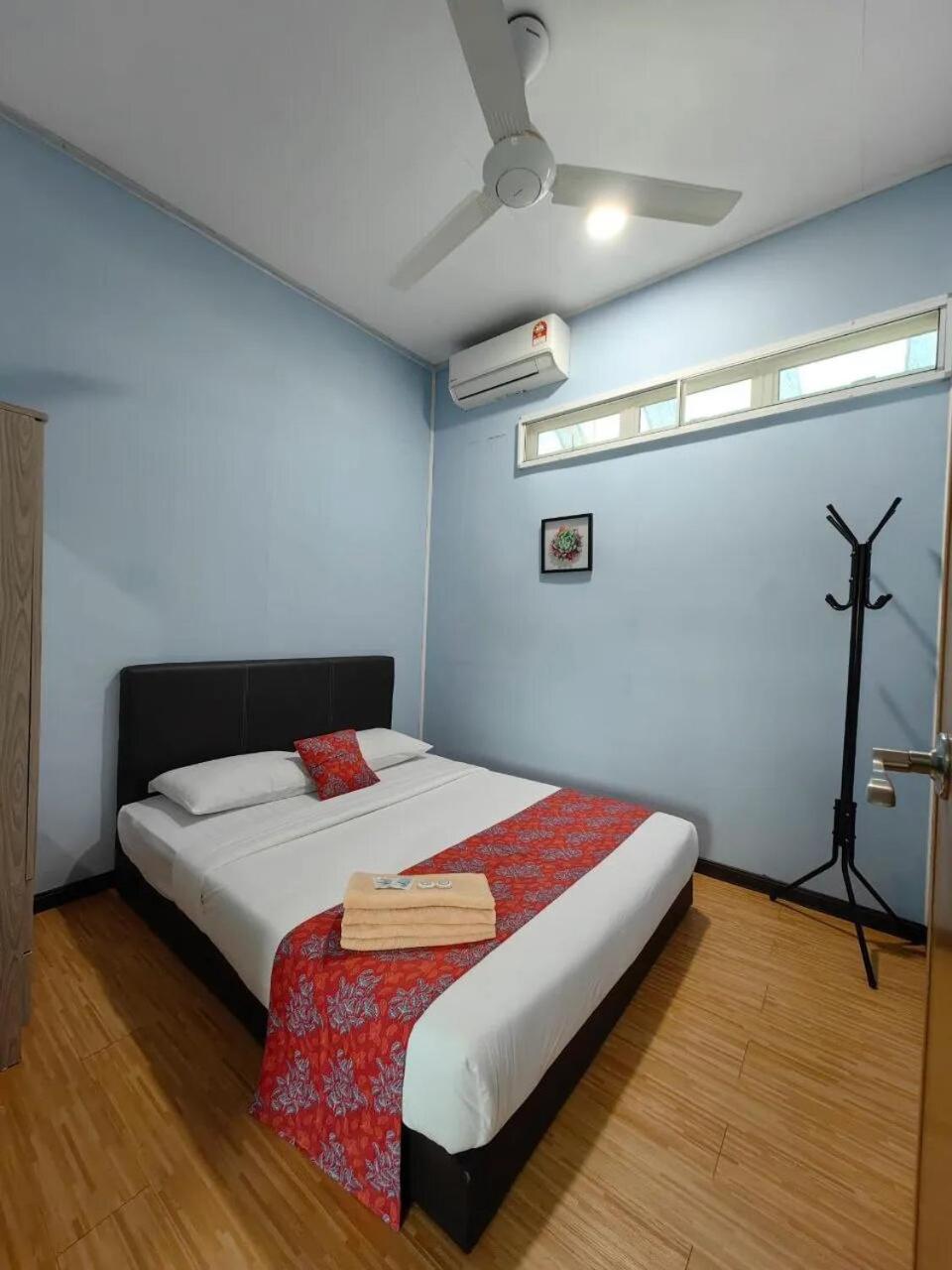 Double Room with Private Bathroom - Photo 9