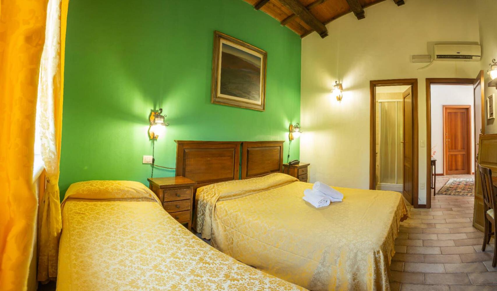 Standard Triple Room - Photo 5