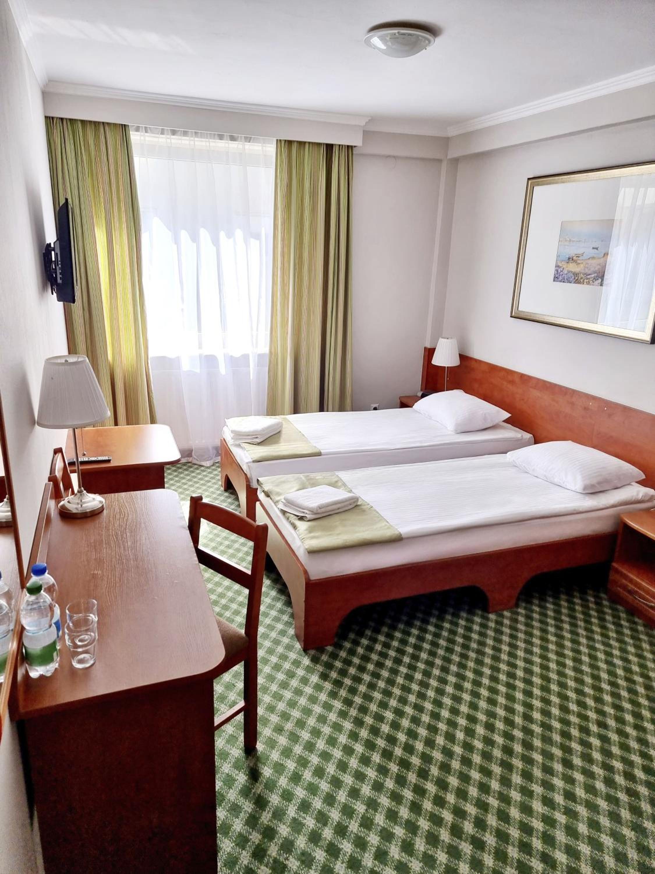 Economy Twin Room photo 1