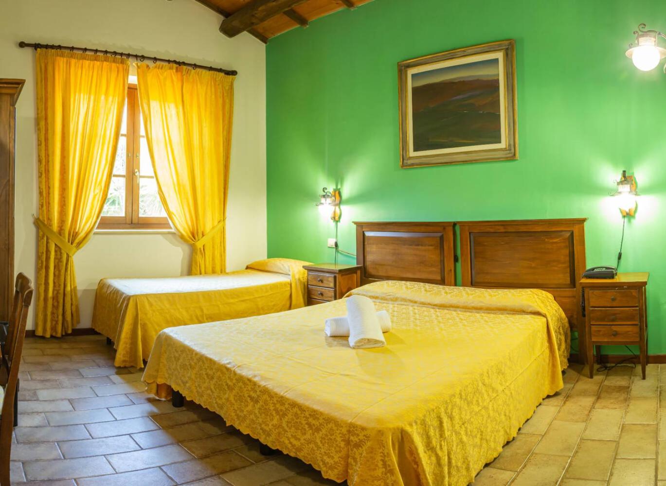 Standard Triple Room - Photo 6