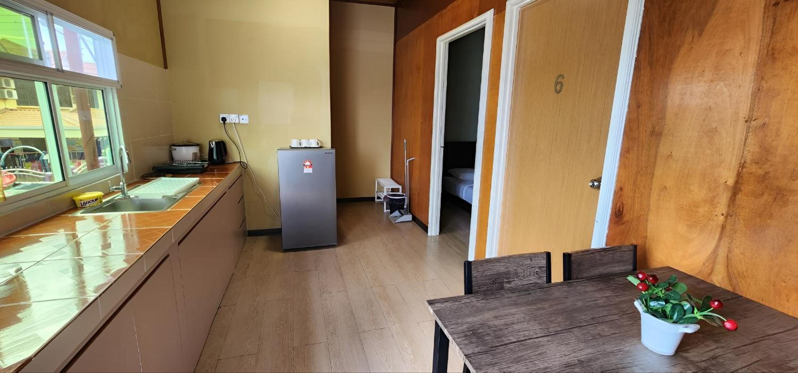 Double Room with Private Bathroom - Photo 2