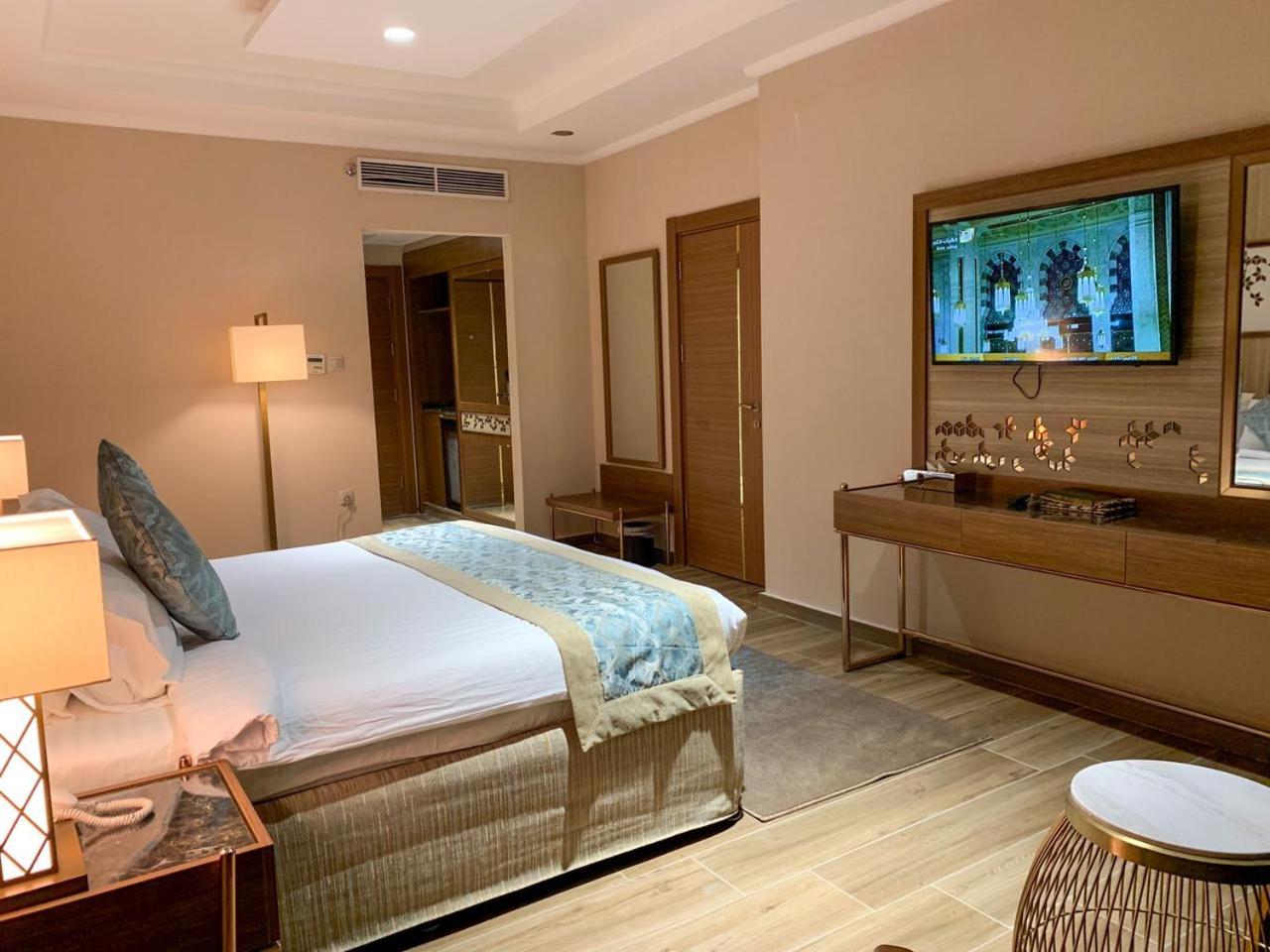 Executive Suite - Photo 5