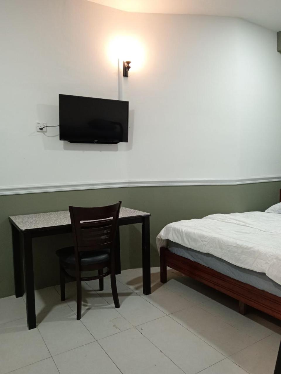 Standard Family Room - Photo 3