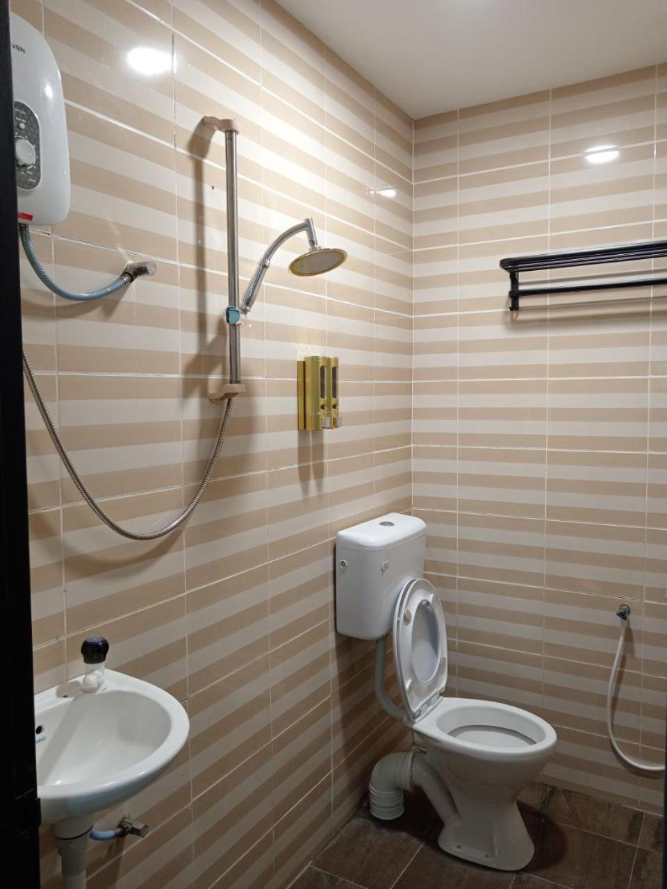 Standard Family Room - Photo 5
