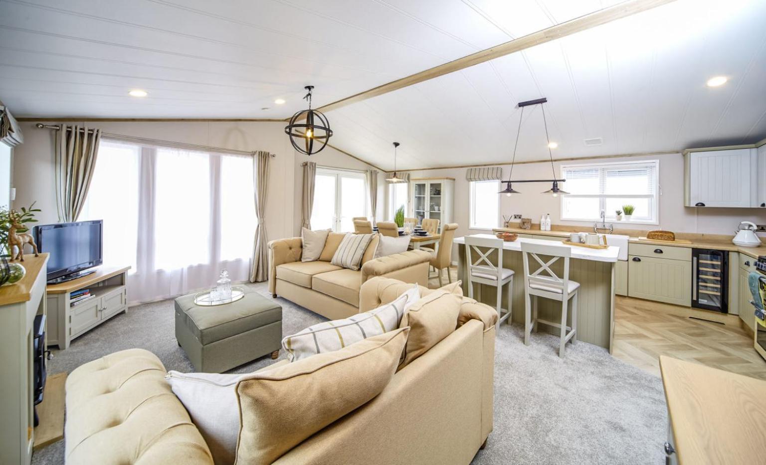 2 Bedroom Platinum Hot Tub Lodge (Sleeps 4) photo 1