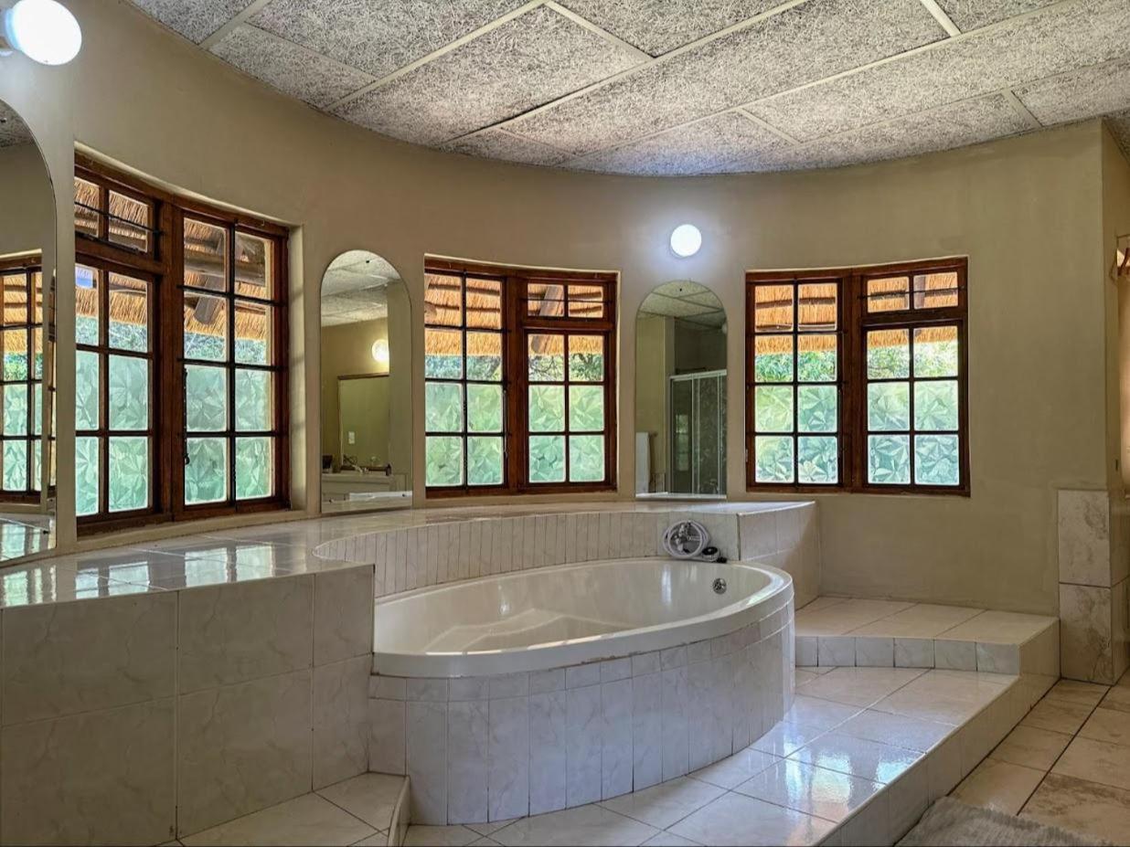 Honeymoon Suite photo 2