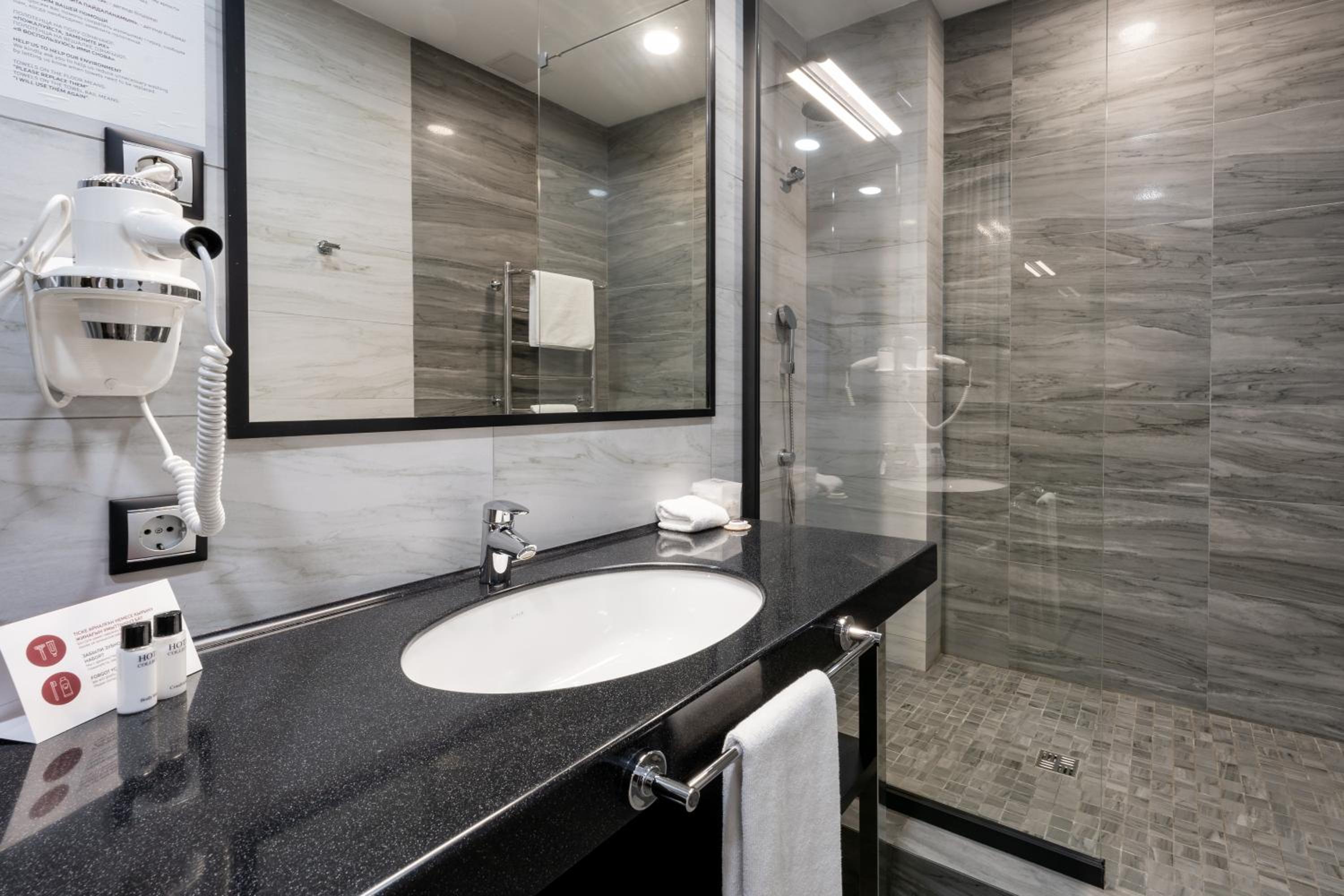 Double Room - Photo 6