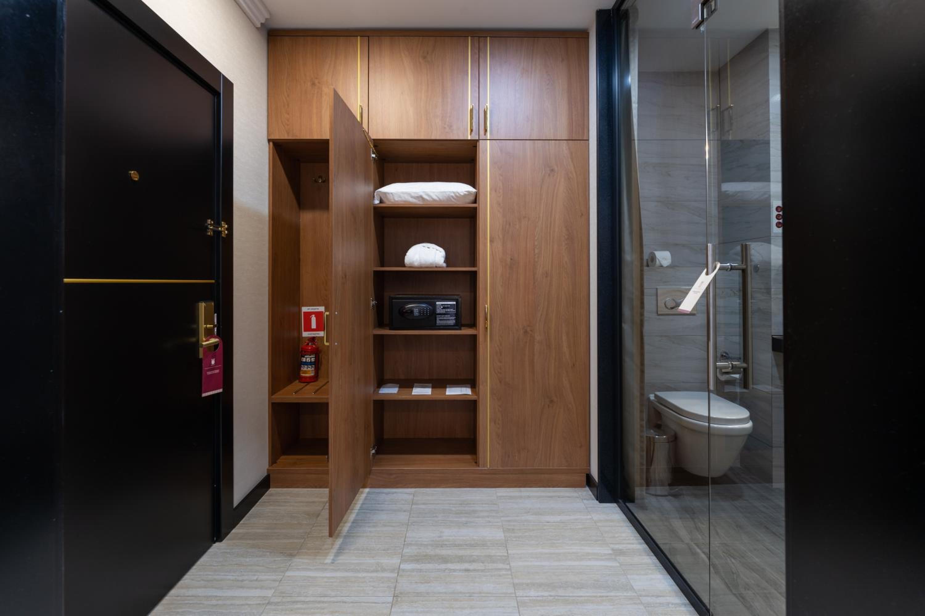 Double Room - Photo 8