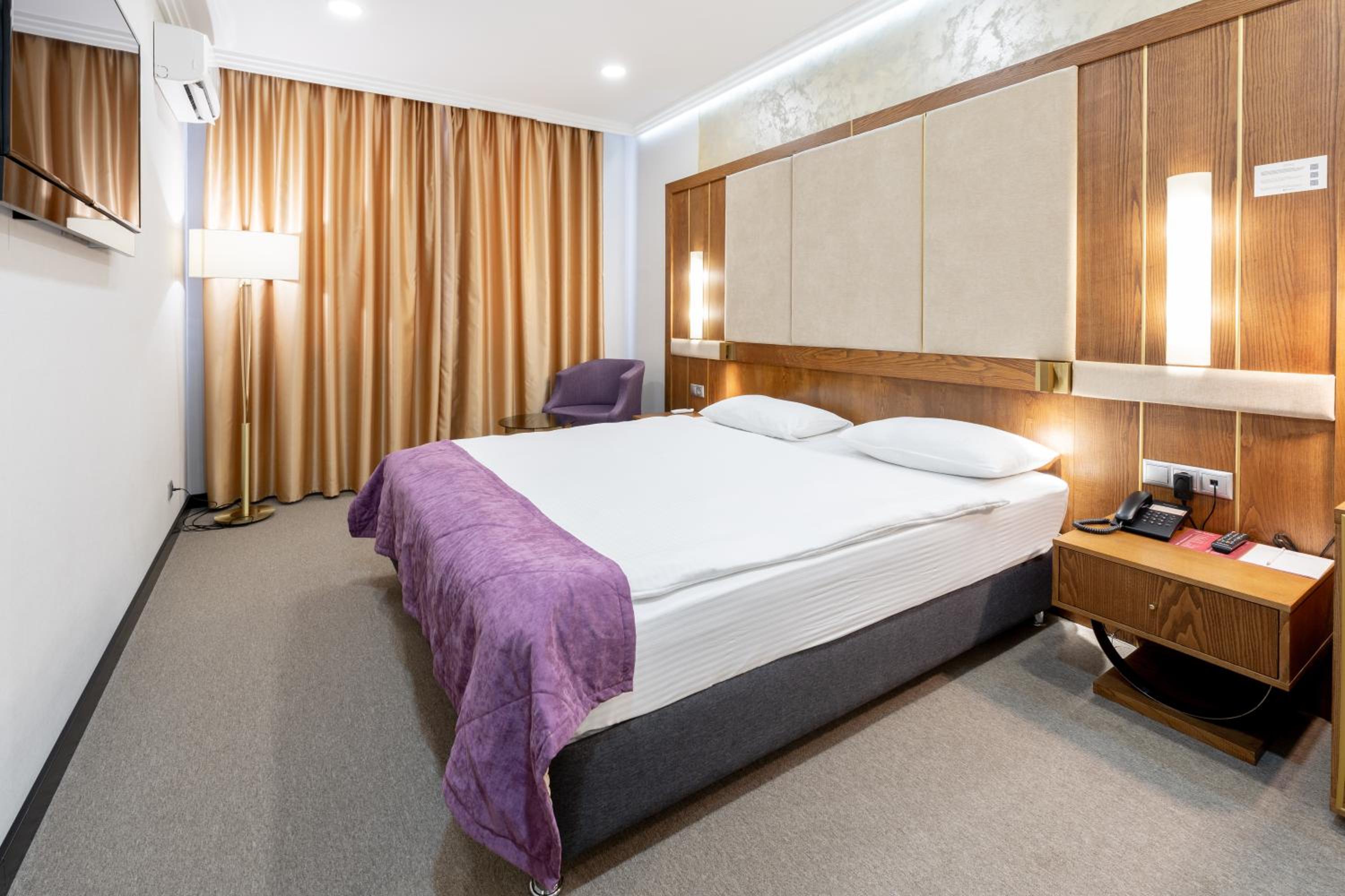 Double Room - Photo 10