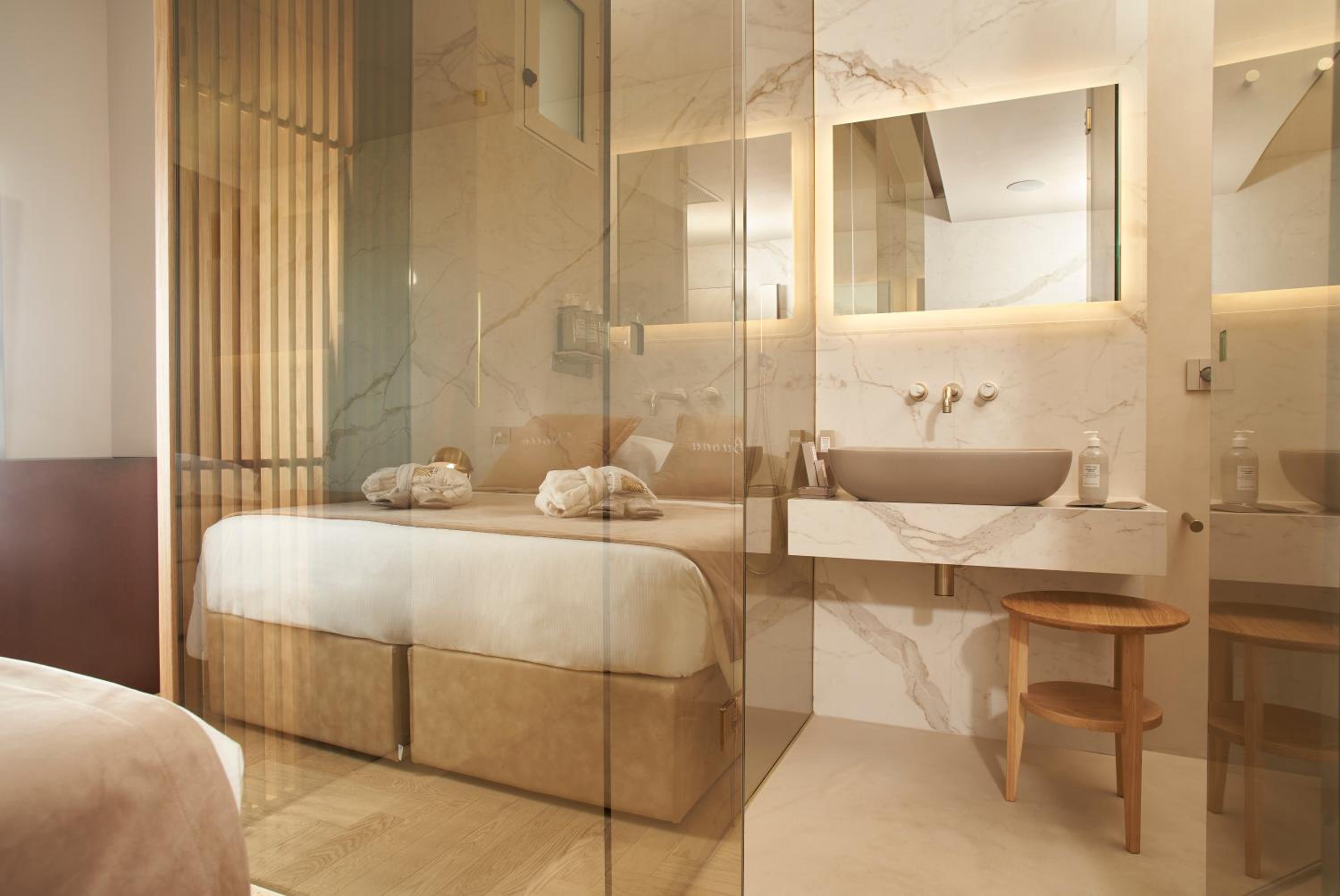 Junior Suite with Sea View - Photo 8