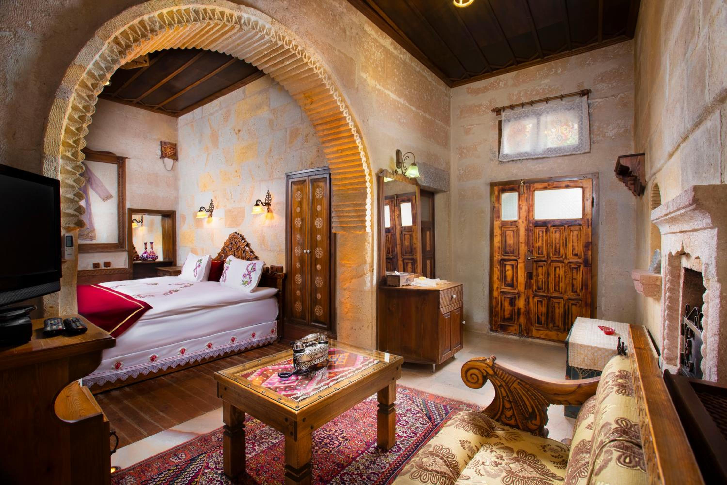 Deluxe Cave Room - Photo 23