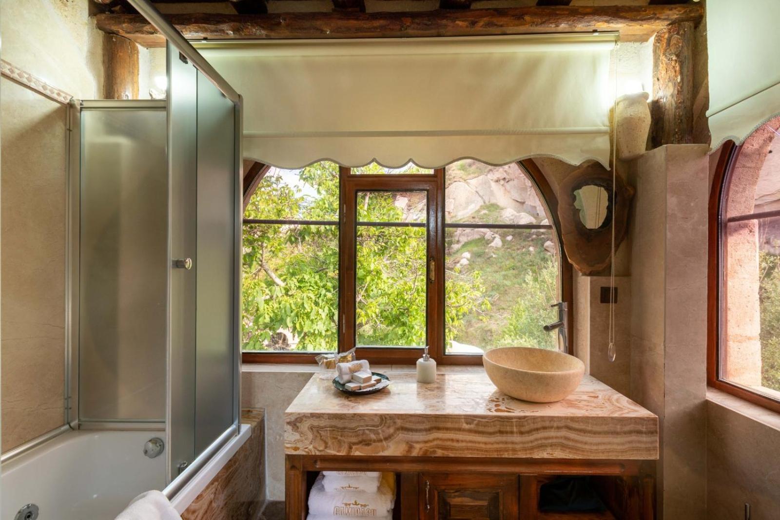 Deluxe Cave Room - Photo 7