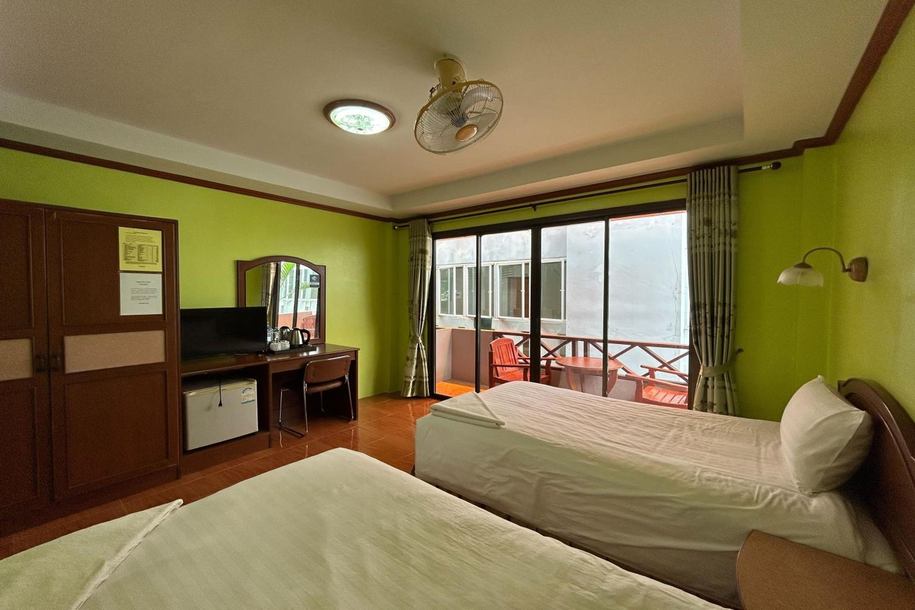 Standard Twin Room photo 2