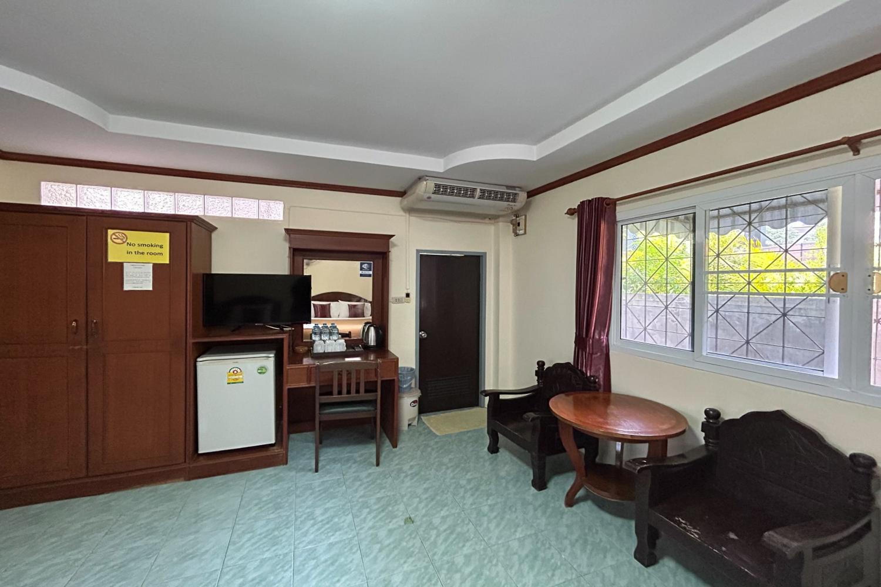 Family Room photo 3