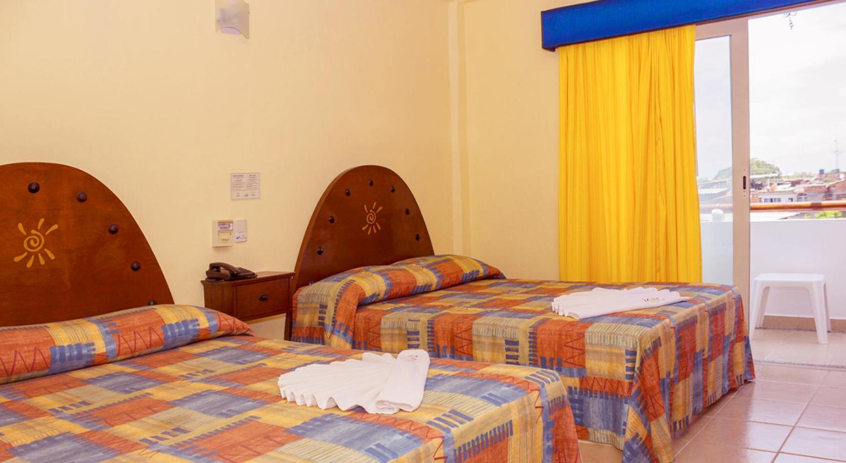 Double Room with Balcony - Photo 5