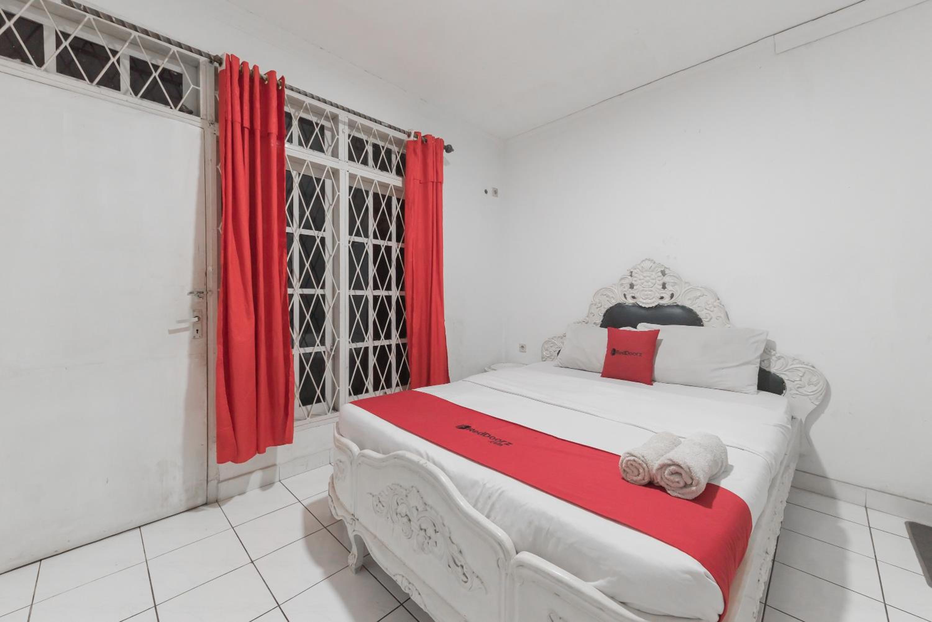 Standard Queen Room photo 2