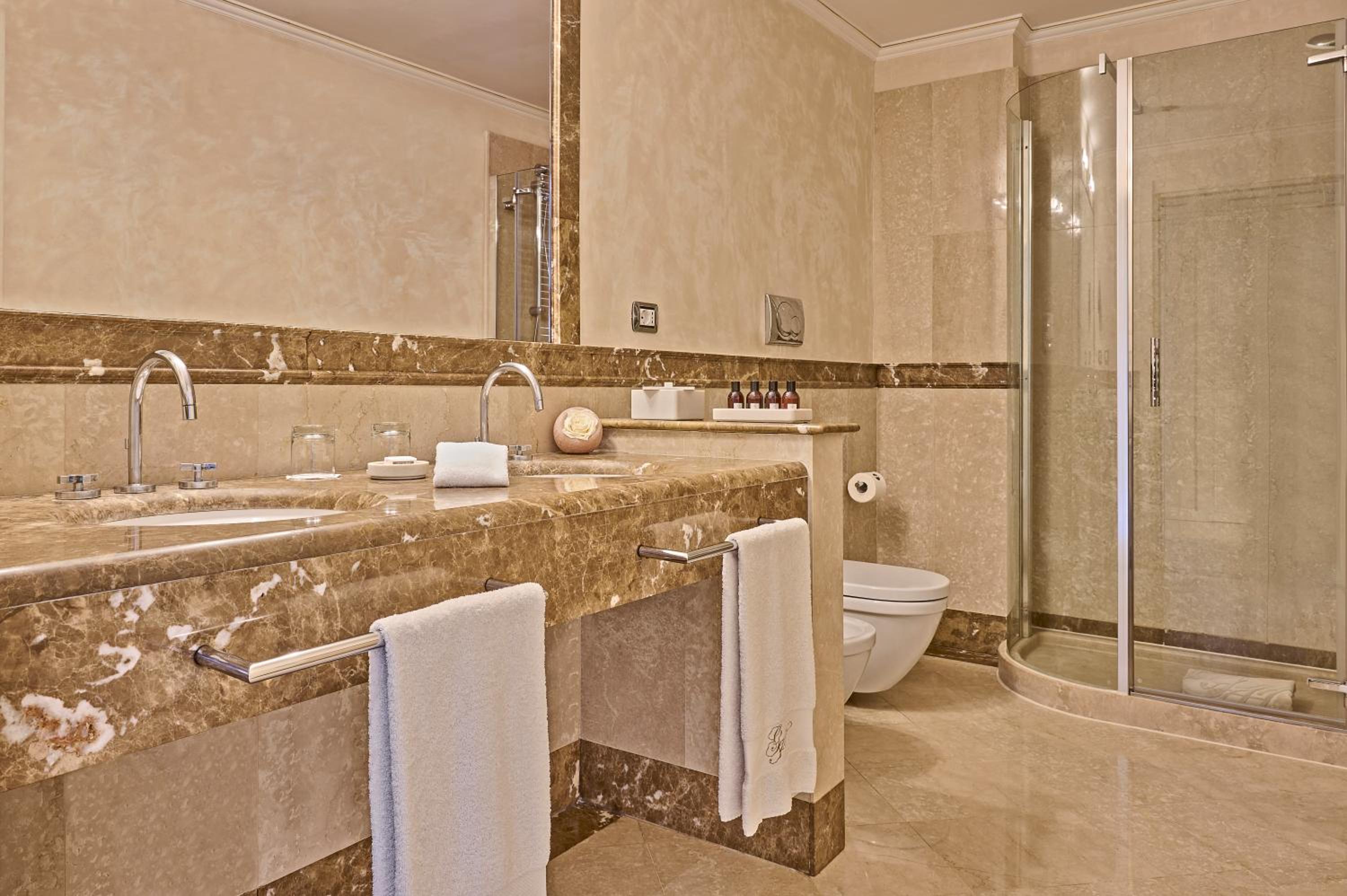 Deluxe Double or Twin Room with Balcony photo 2