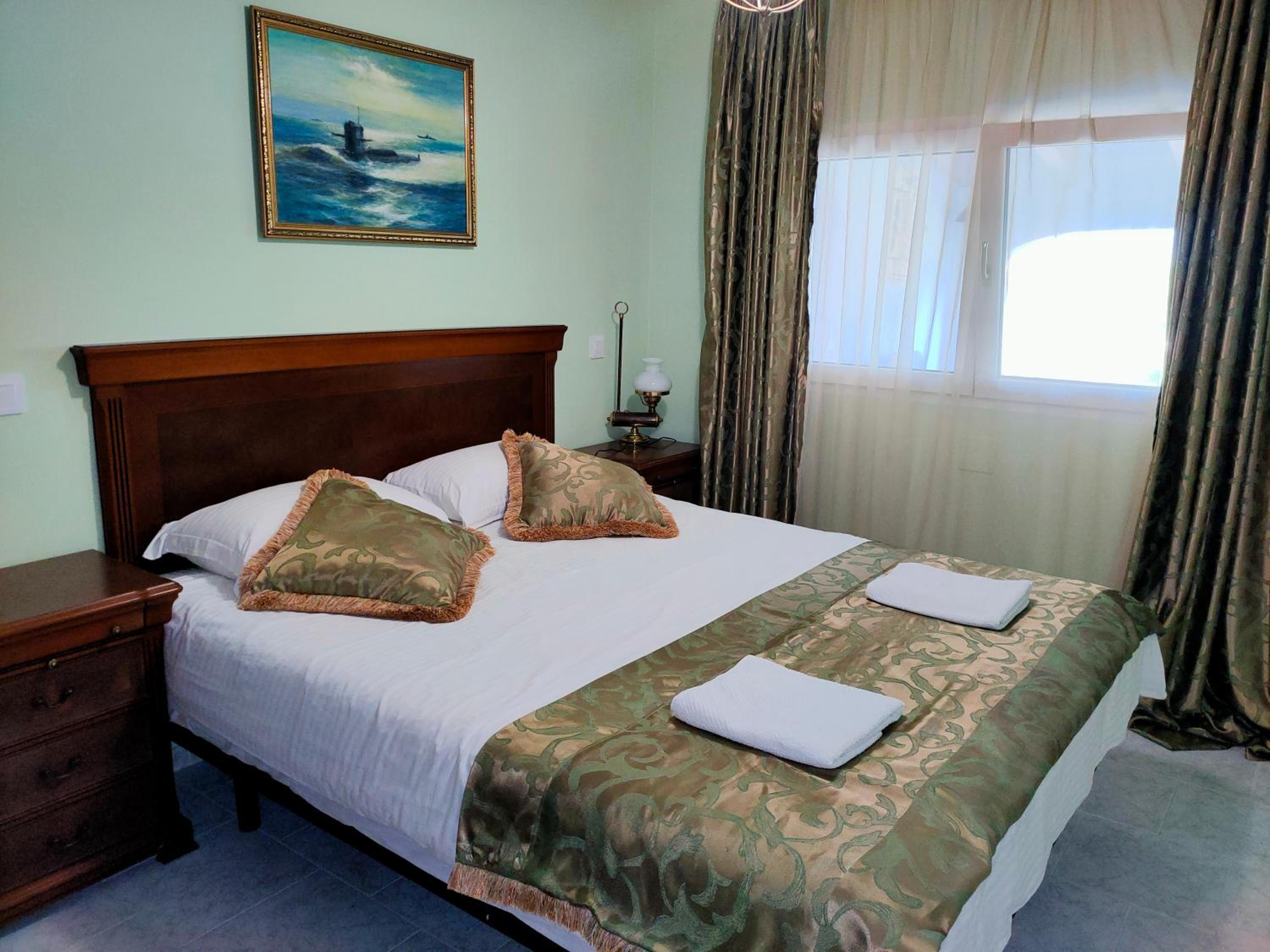 Apartamento de tres habitaciones con piscina privada