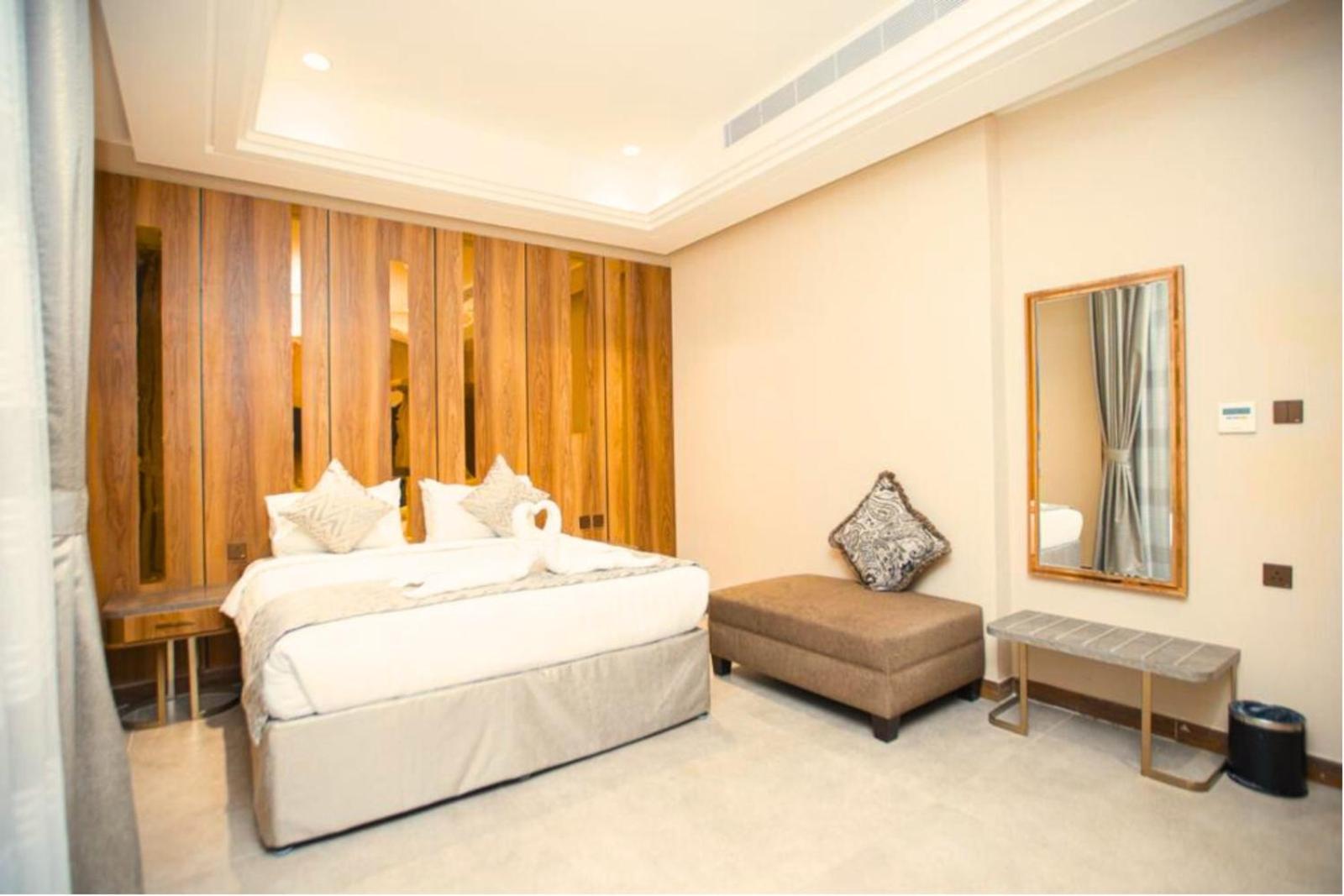 Executive Suite - Photo 4