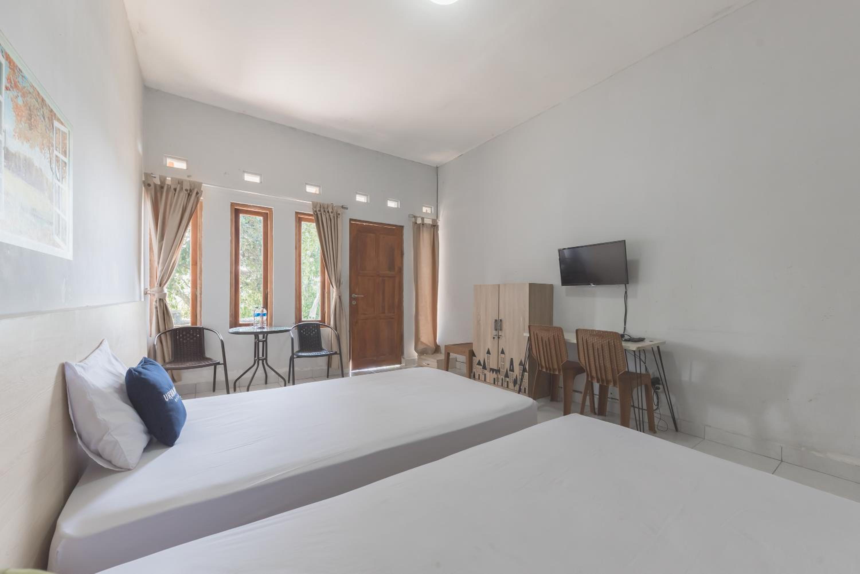 Twin Room - Photo 10