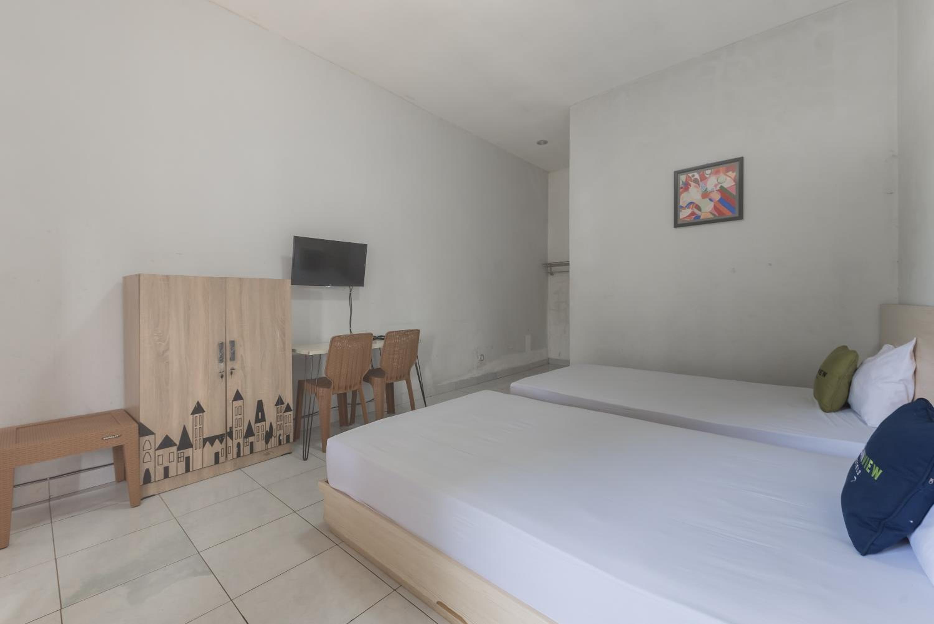 Twin Room - Photo 11