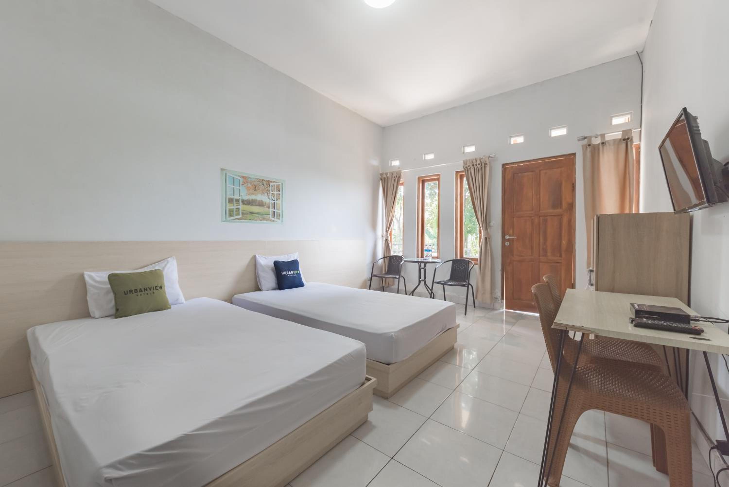 Twin Room - Photo 2