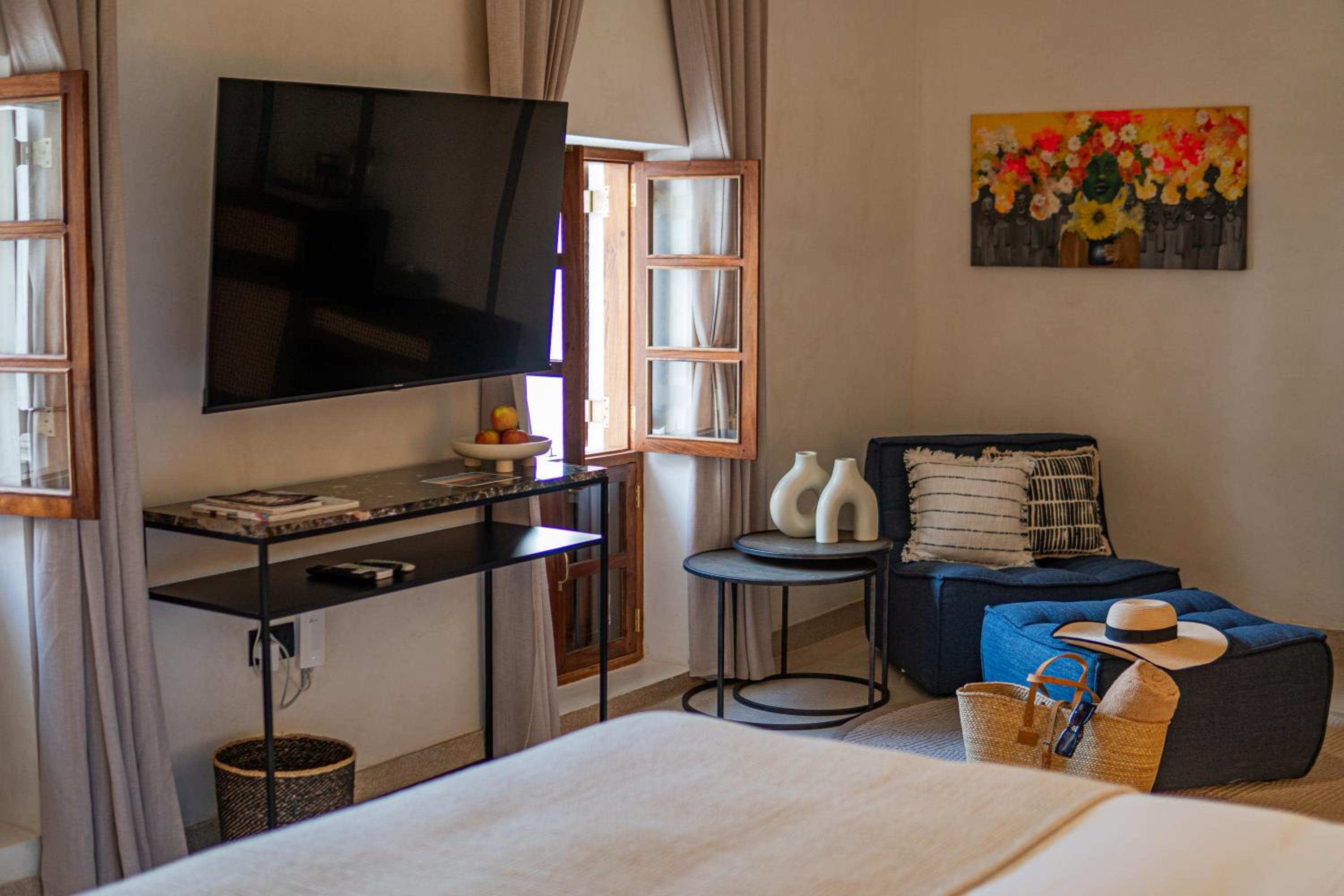 Superior King Room - Photo 10
