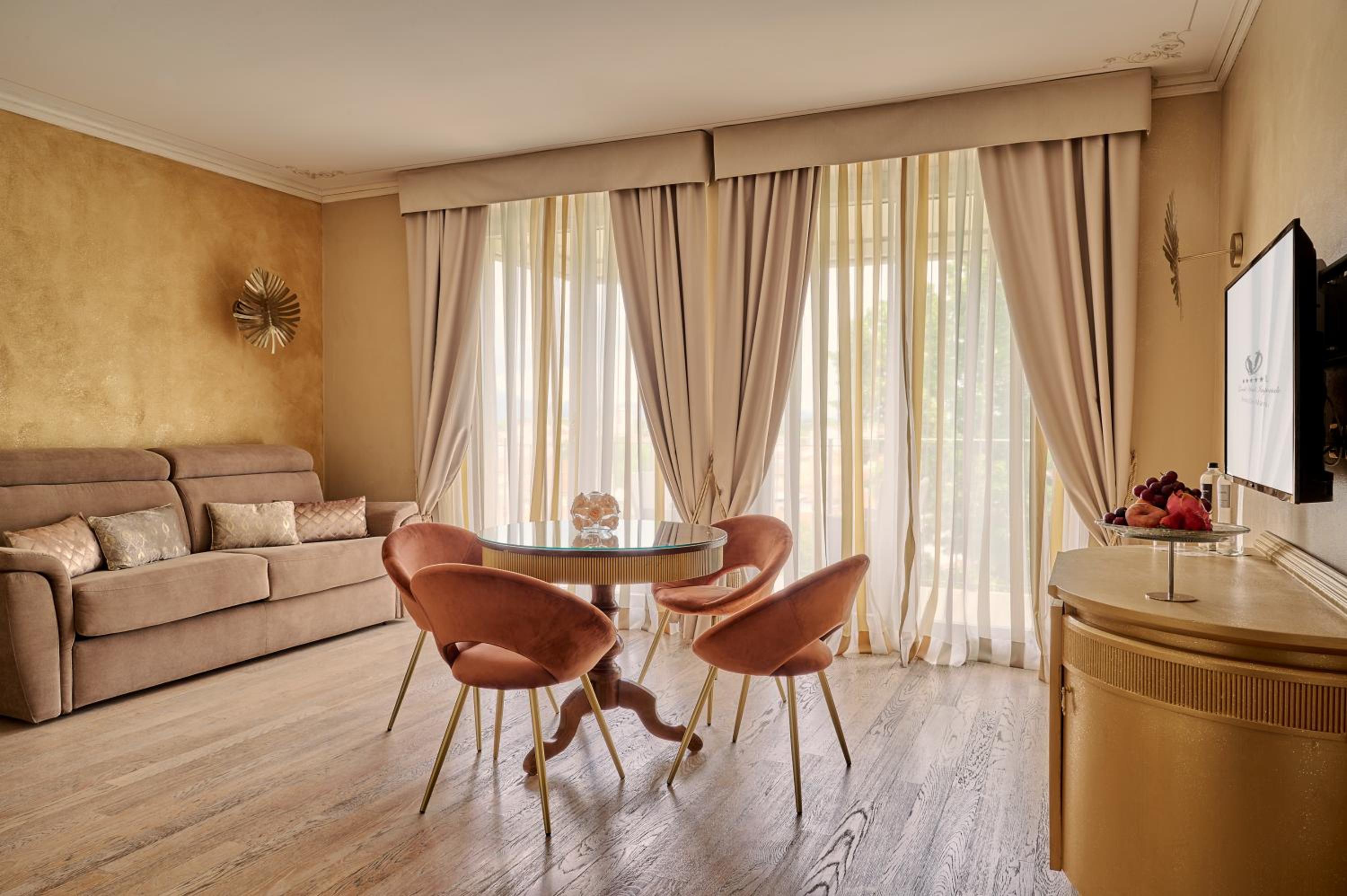 Royal Suite - Photo 8