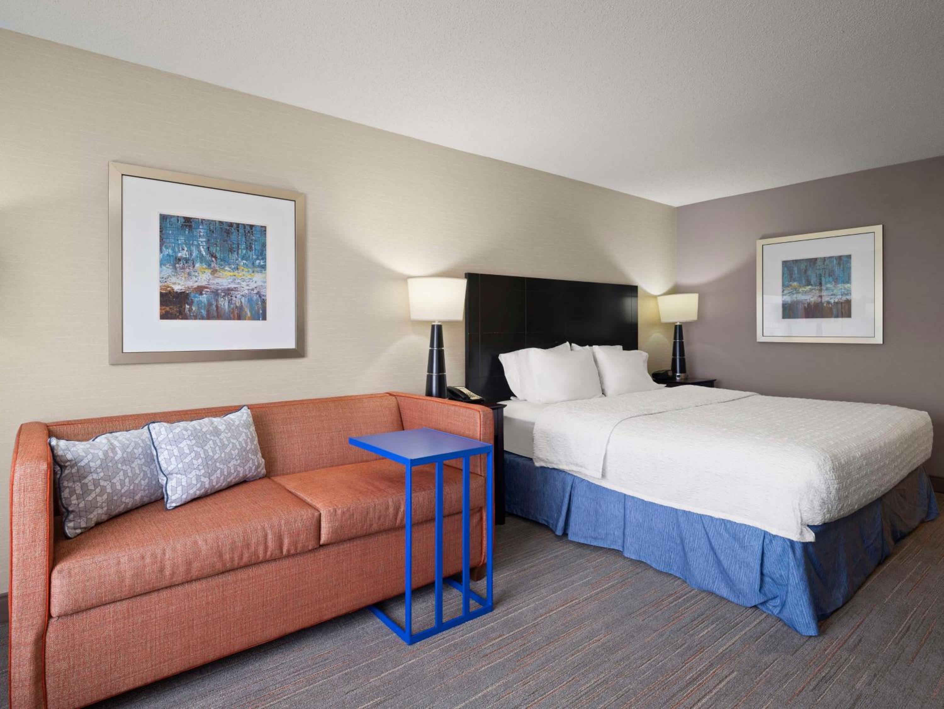 King Room with Sofa Bed - Hearing Accessible/Non-Smoking at Hampton Inn & Suites Arundel Mills/Baltimore in Hanover