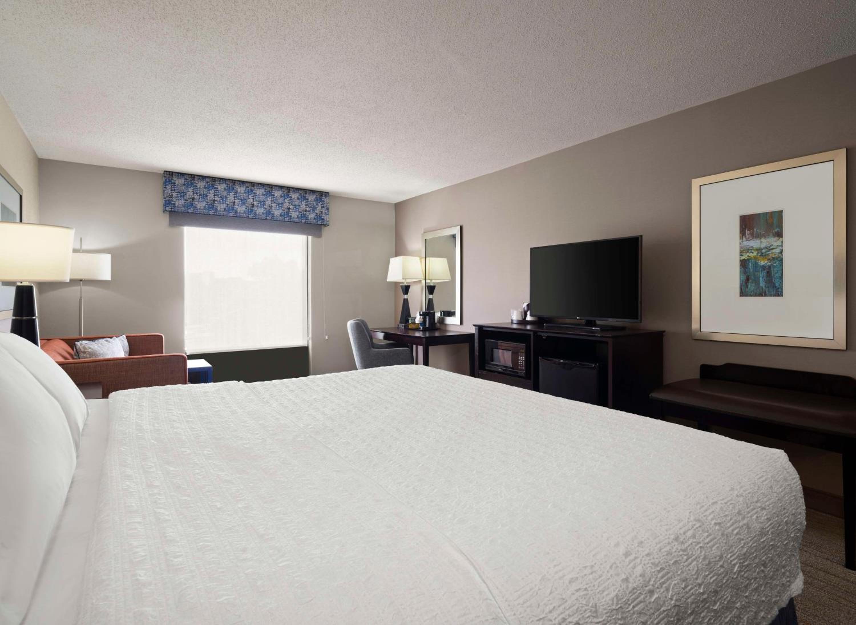 King Room with Sofa Bed and Study - Non-Smoking - Photo 3