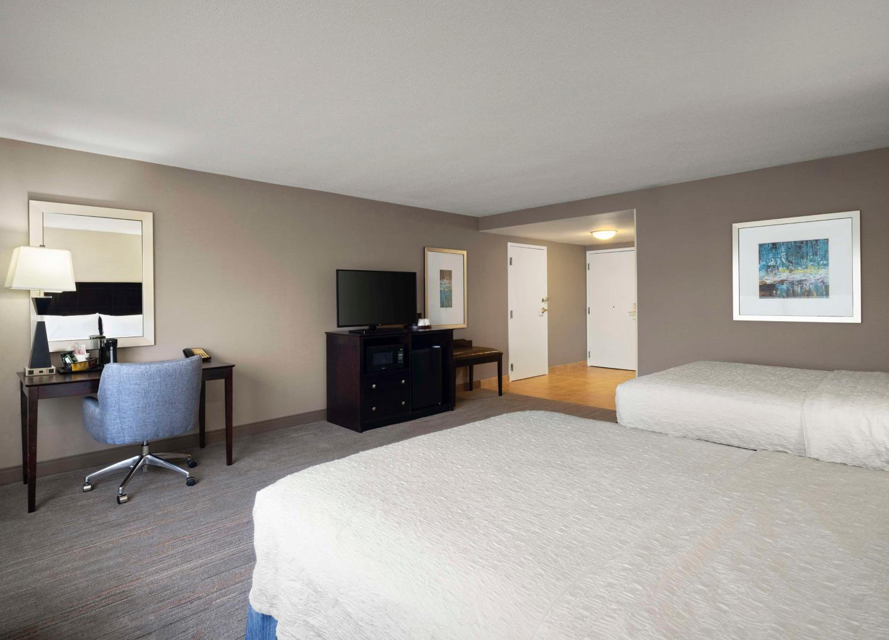 Queen Room with Two Queen Beds - Mobility and Hearing Access/Non-Smoking - Photo 3