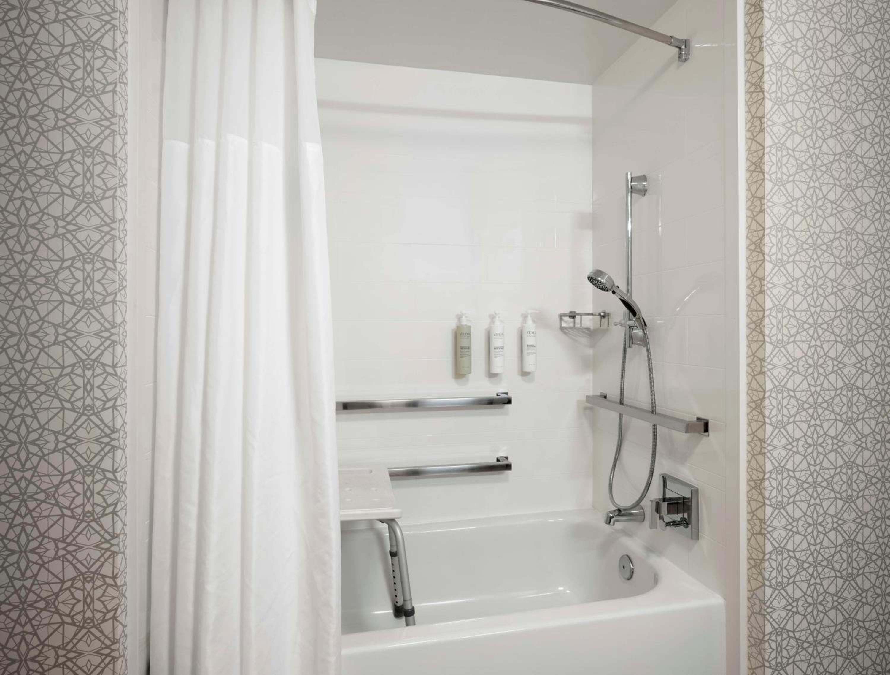 Queen Room with Two Queen Beds - Mobility and Hearing Access/Non-Smoking - Photo 4