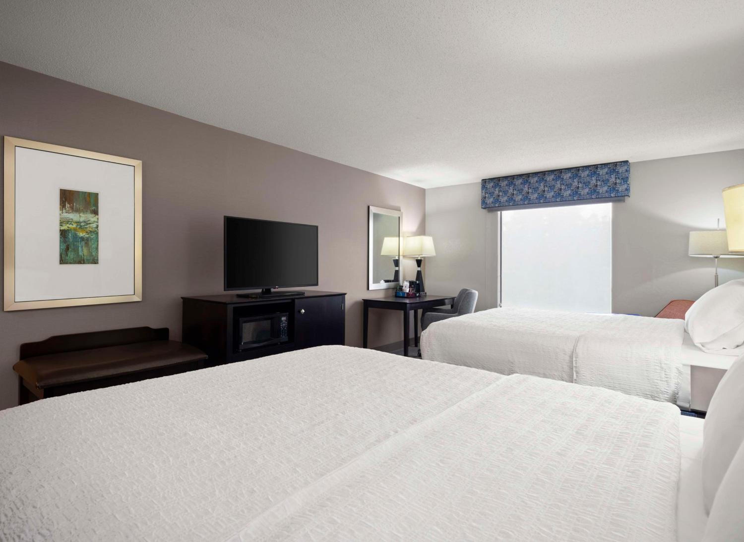 Queen Room with Two Queen Beds - Hearing Access/Non-Smoking - Photo 4