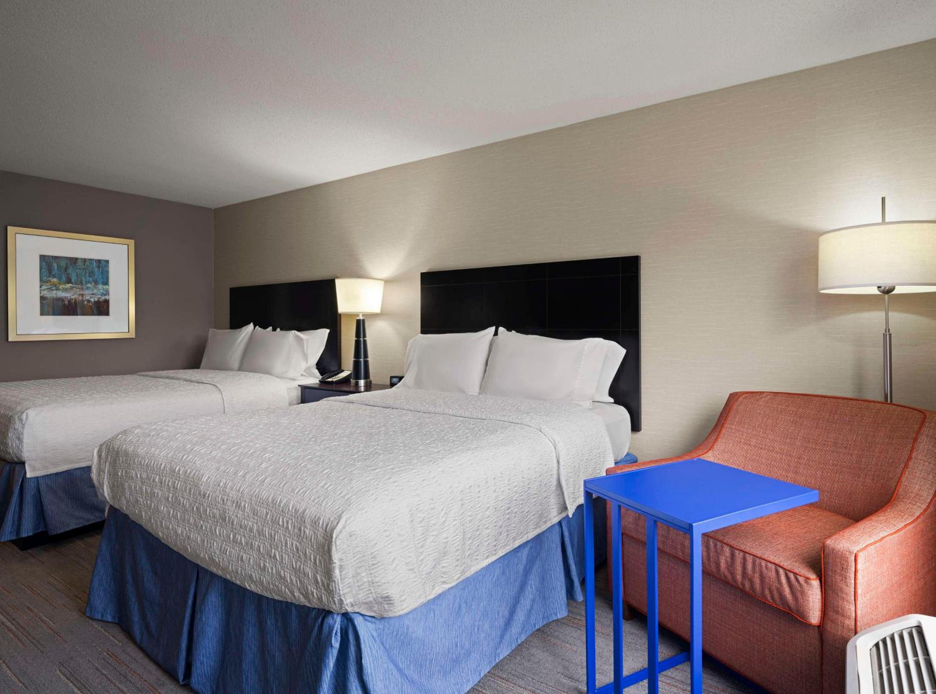 Room with Two Queen Beds - Non-Smoking - Photo 3