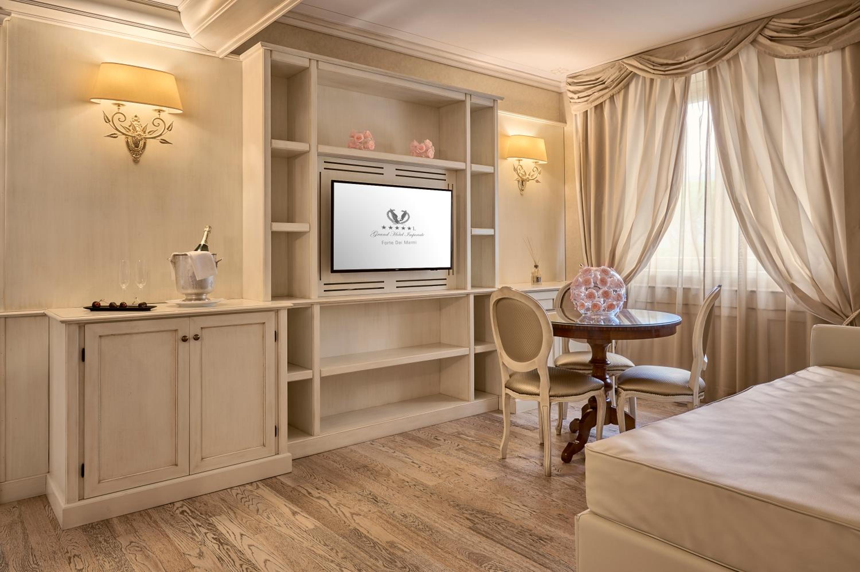 Deluxe Suite - Photo 3