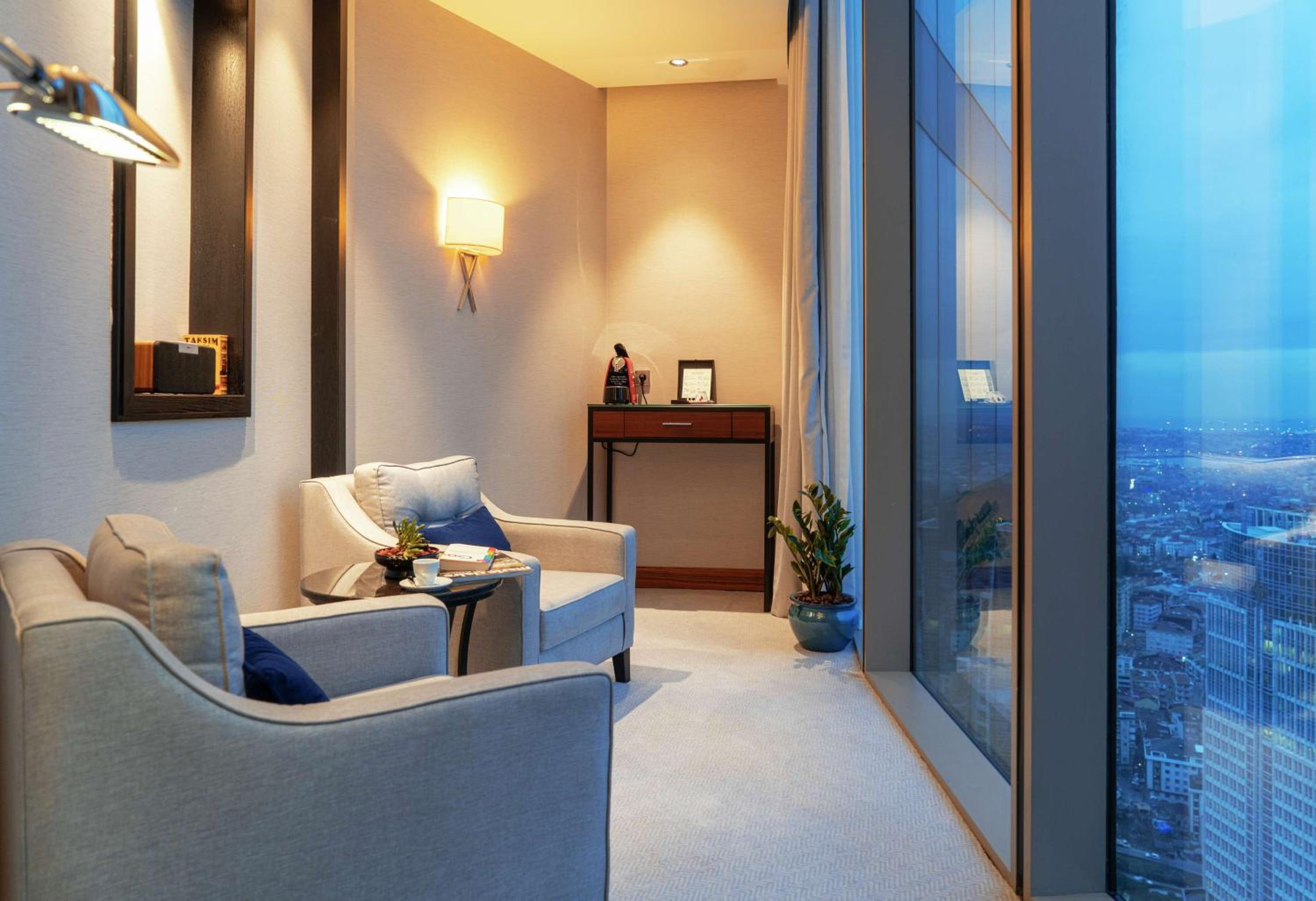 Executive Corner King Room - Lounge Access