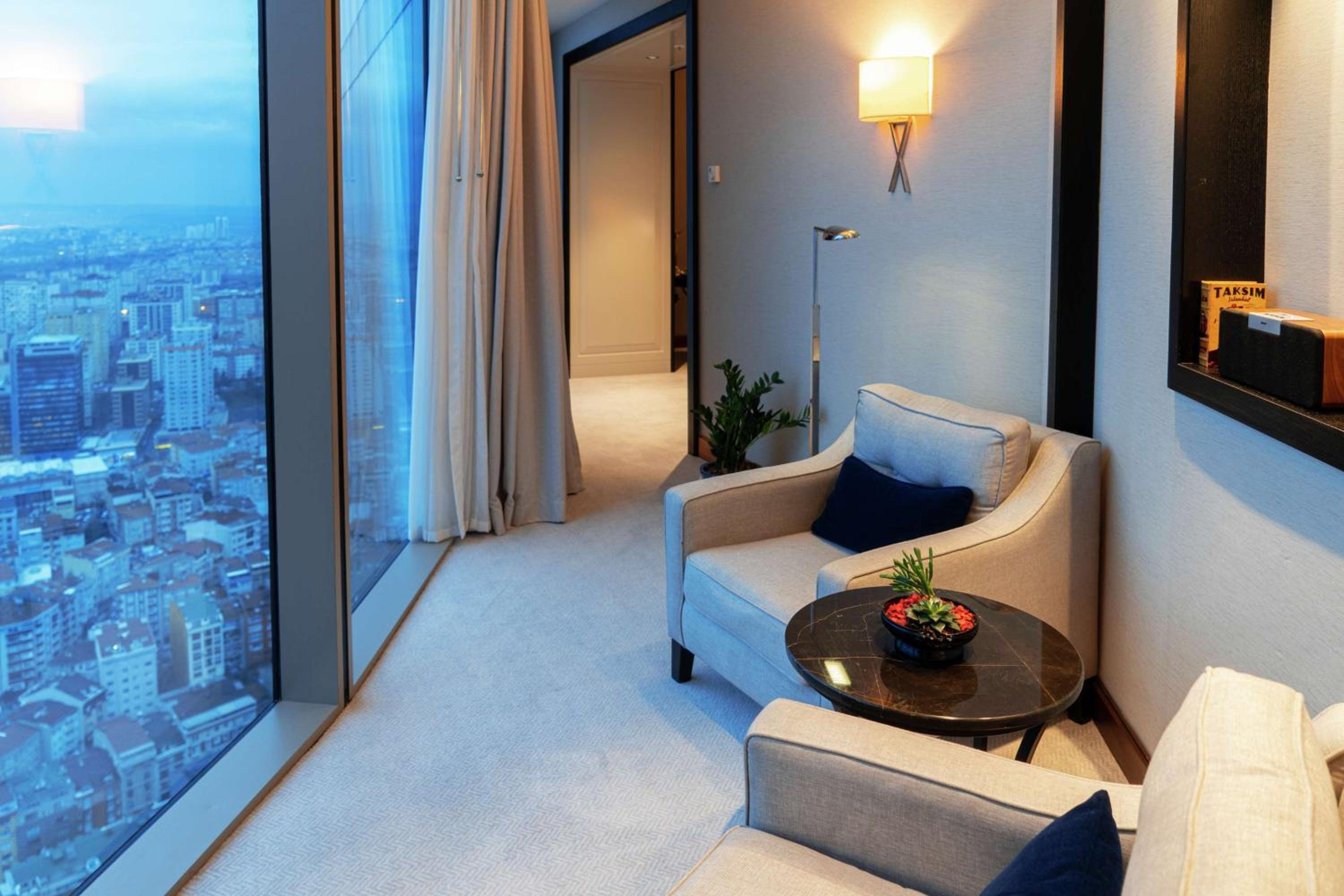 Executive Corner King Room - Lounge Access