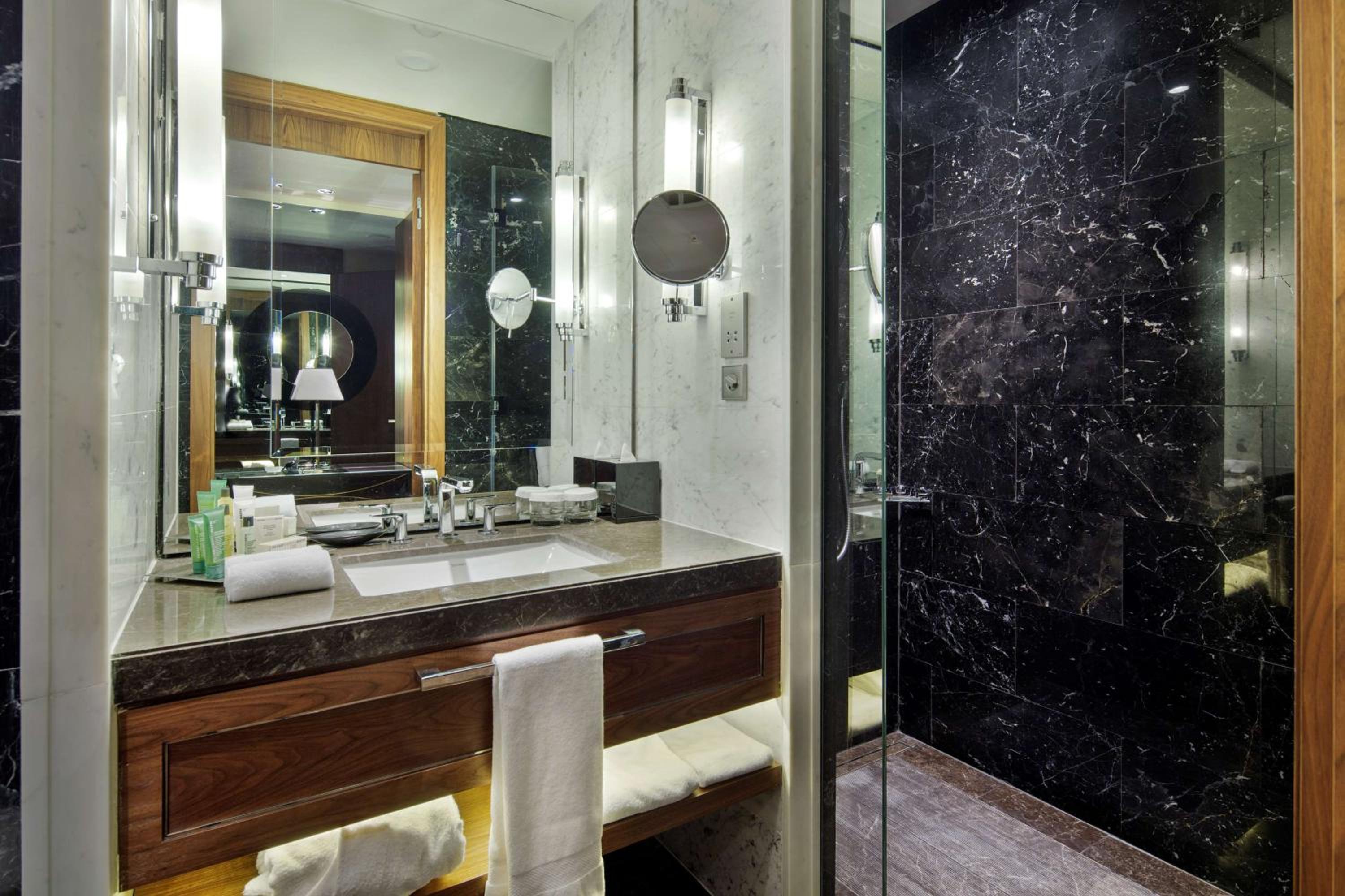 King Taksim Suite with Sea View