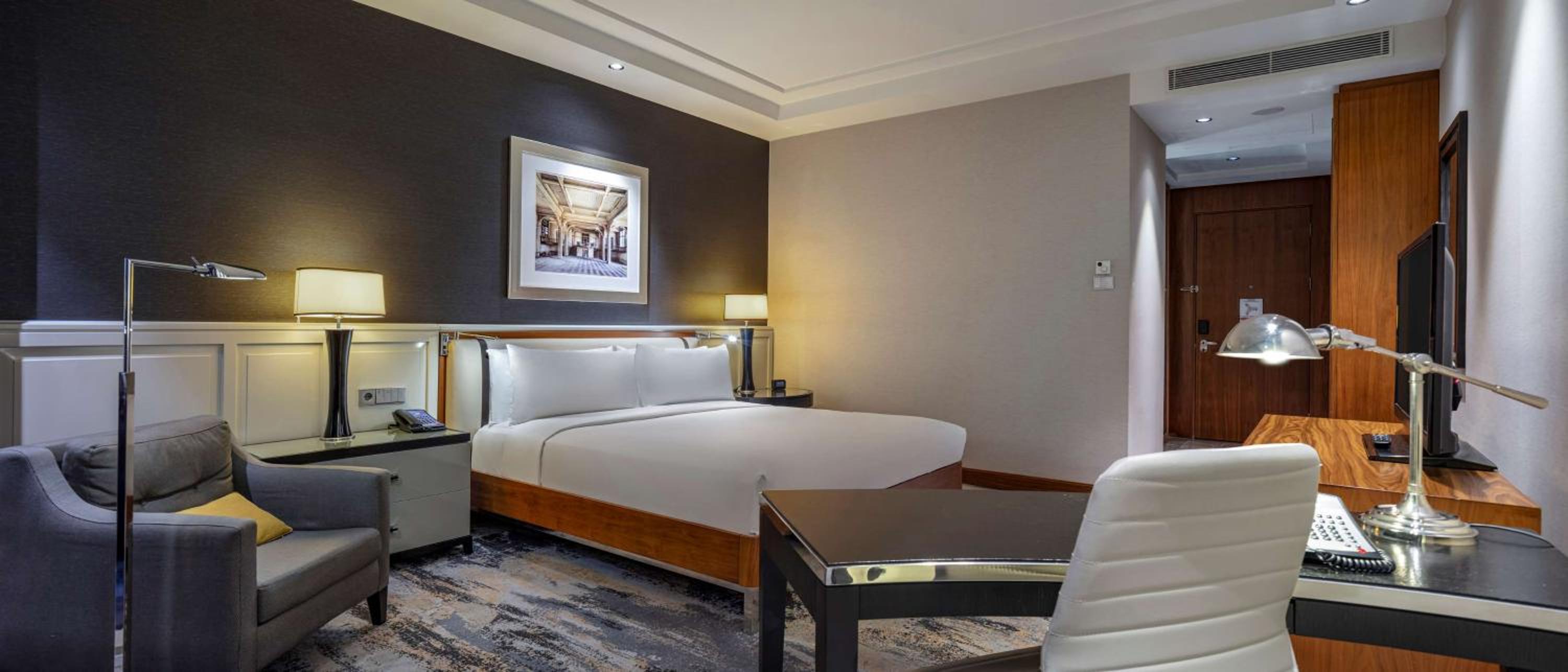 Deluxe King Room with Sea View thumbnail 5