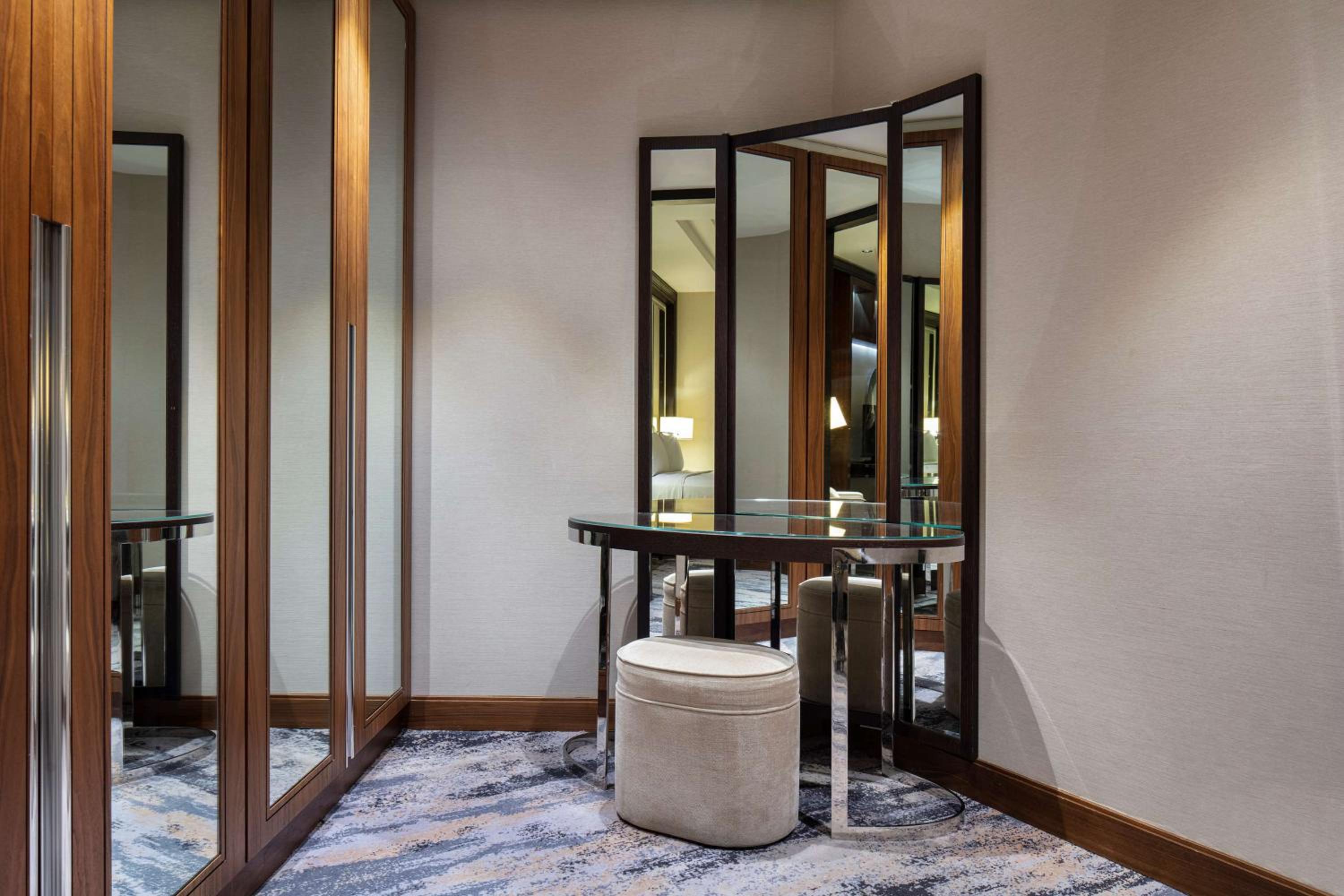 King Taksim Suite with Sea View thumbnail 5