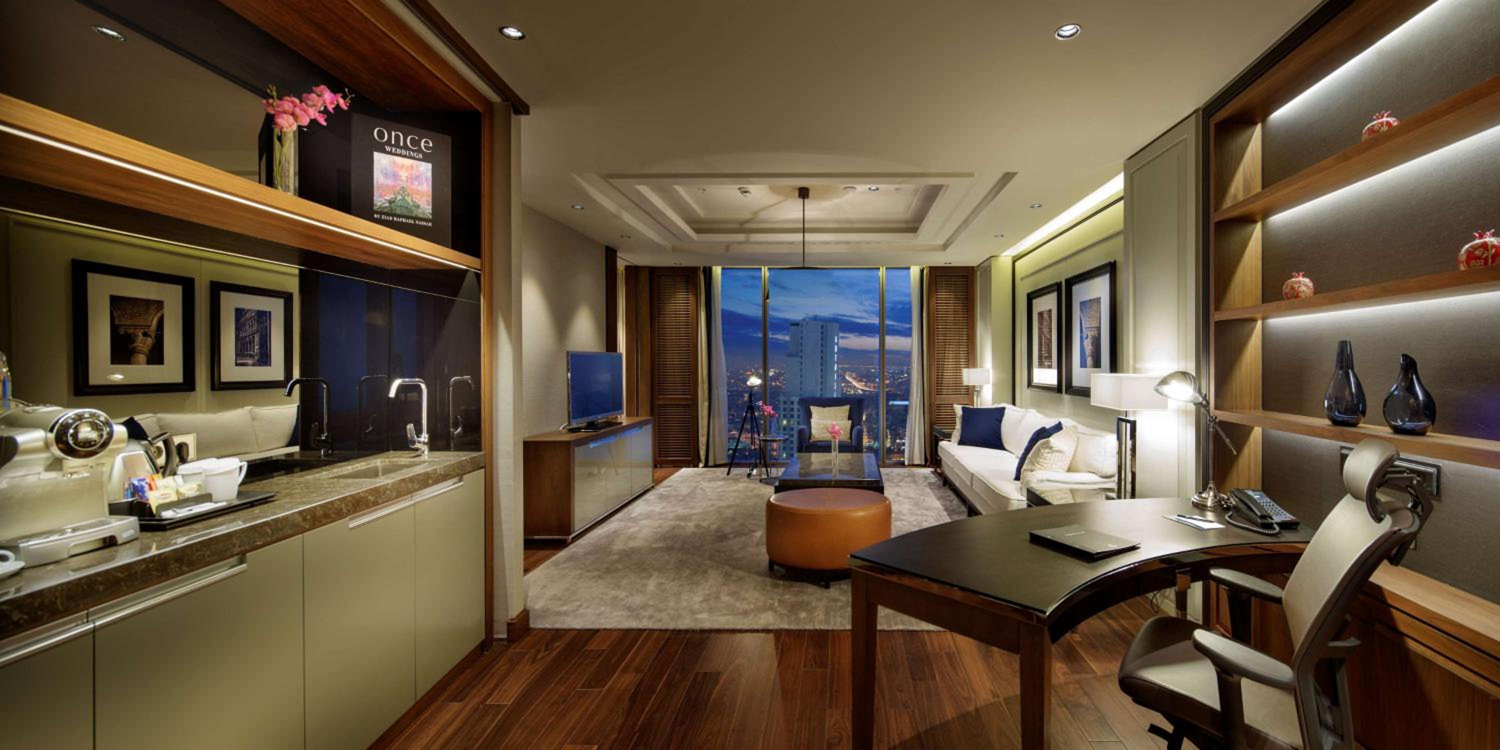 King Bomonti Suite with Executive Lounge Access thumbnail 6