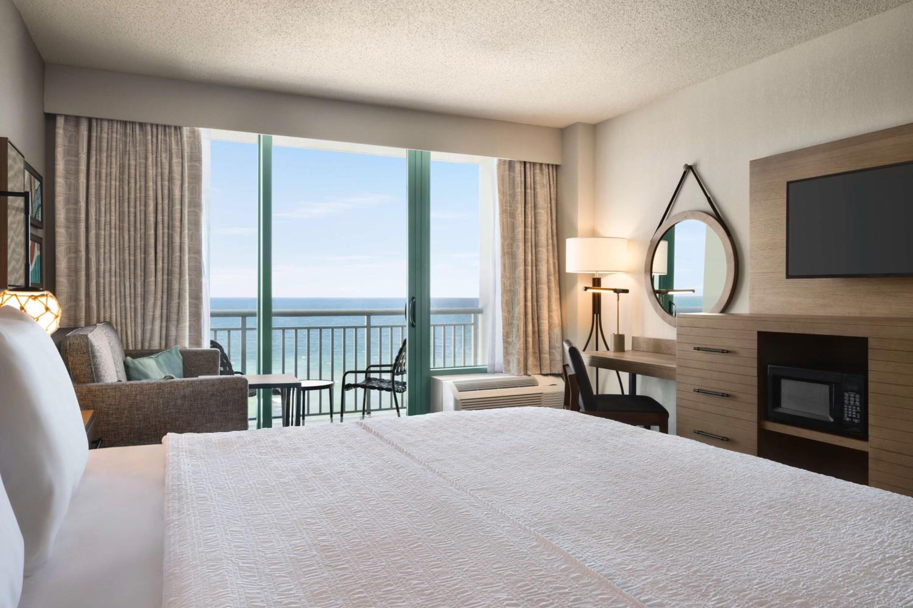 King Room with Sofa Bed and Shower - Oceanfront/Floors 6-10 - Photo 7