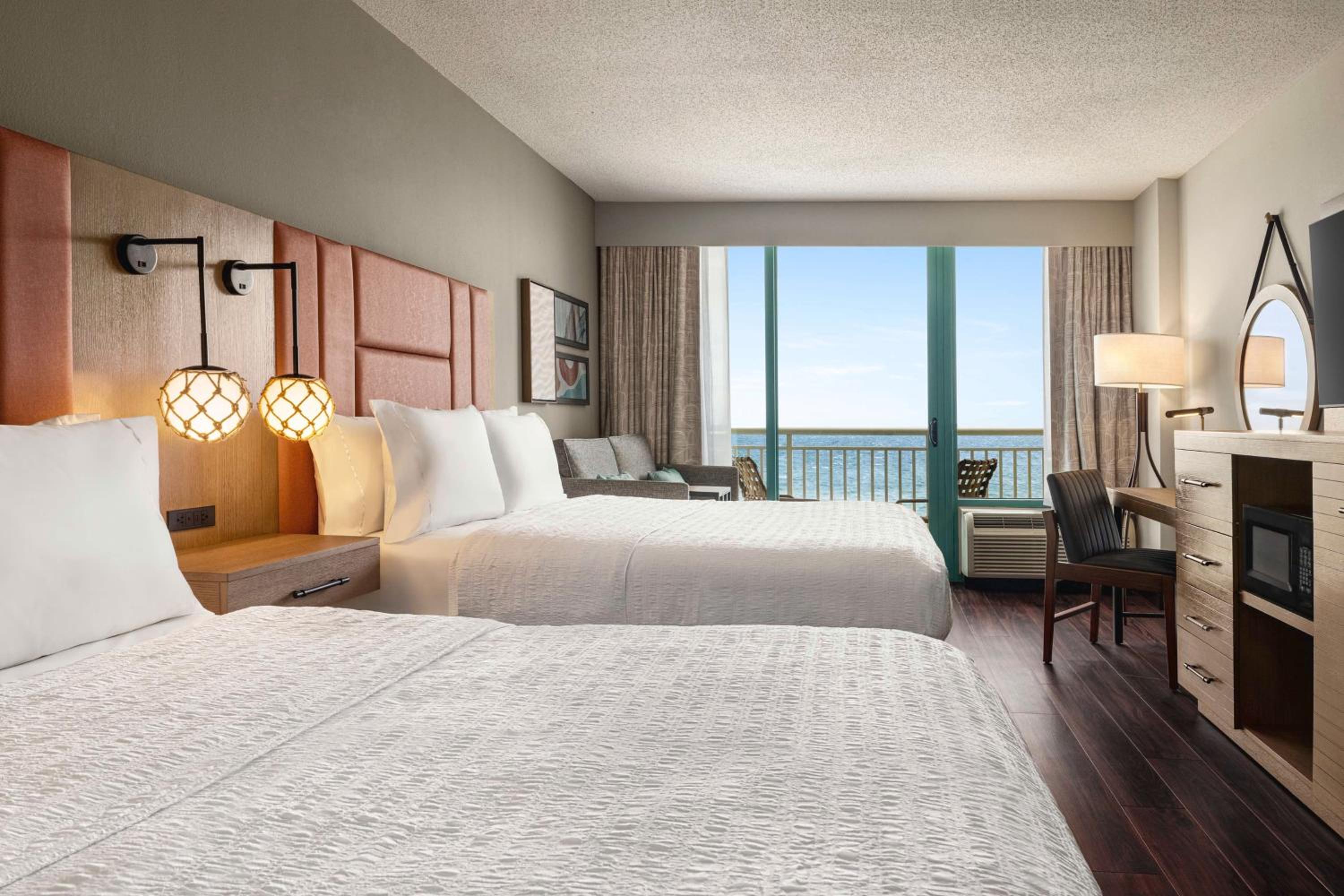 Queen Room with Two Queen Beds and Sofa Bed and Bath Tub - Oceanfront - Photo 4