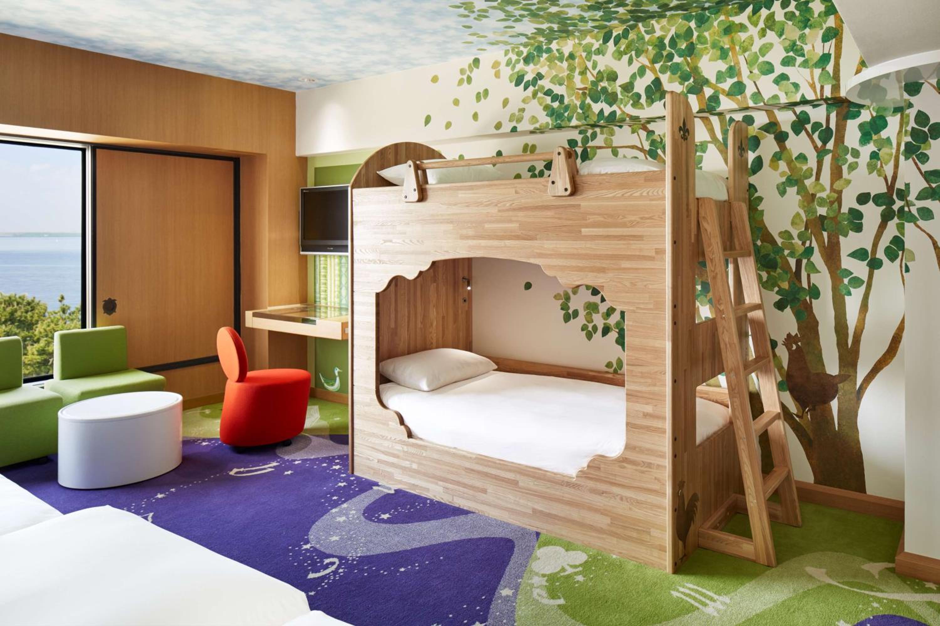 Happy Magic Family Room with Park View - Photo 5