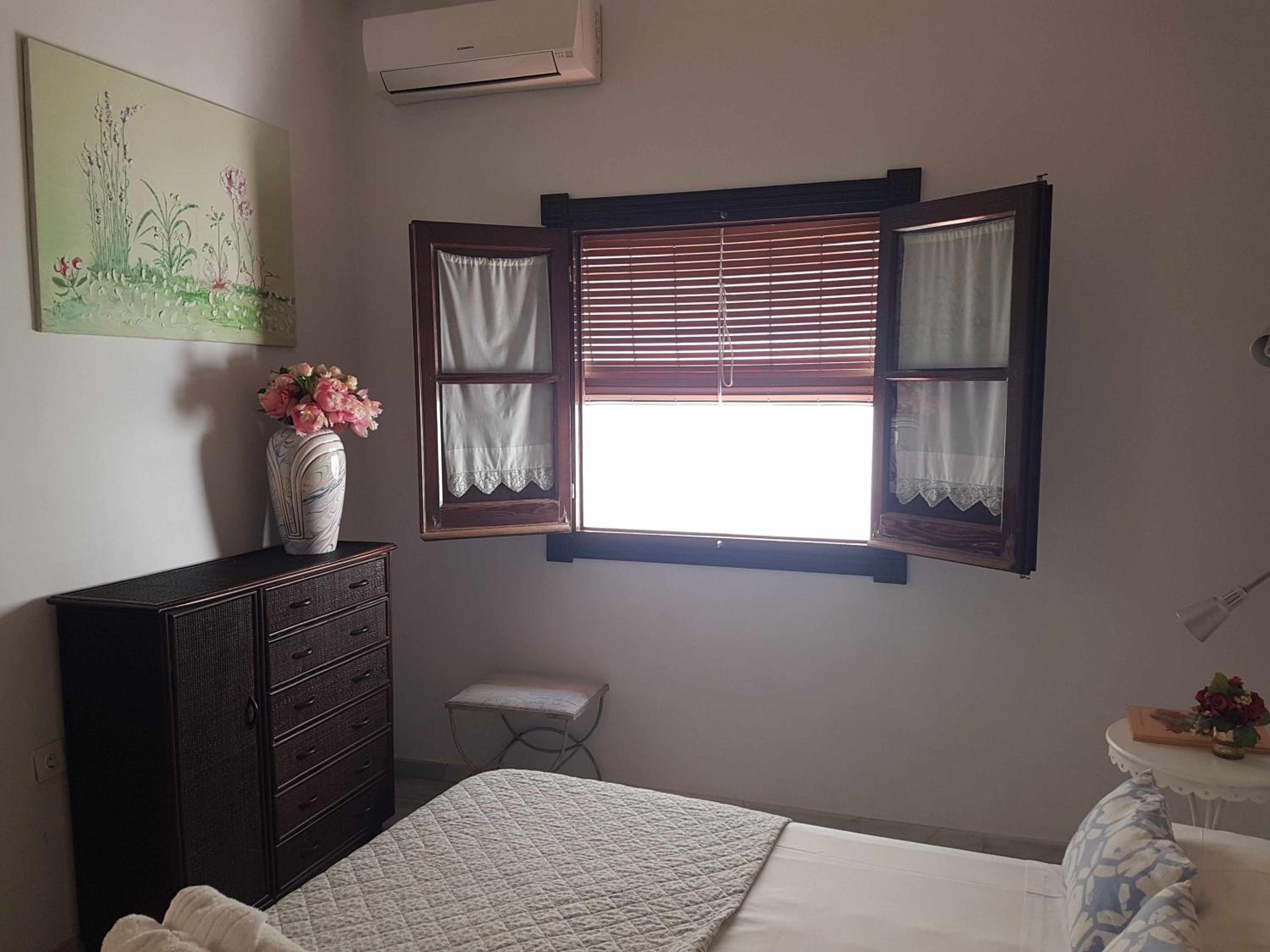 Double Room with Private Bathroom - Photo 11