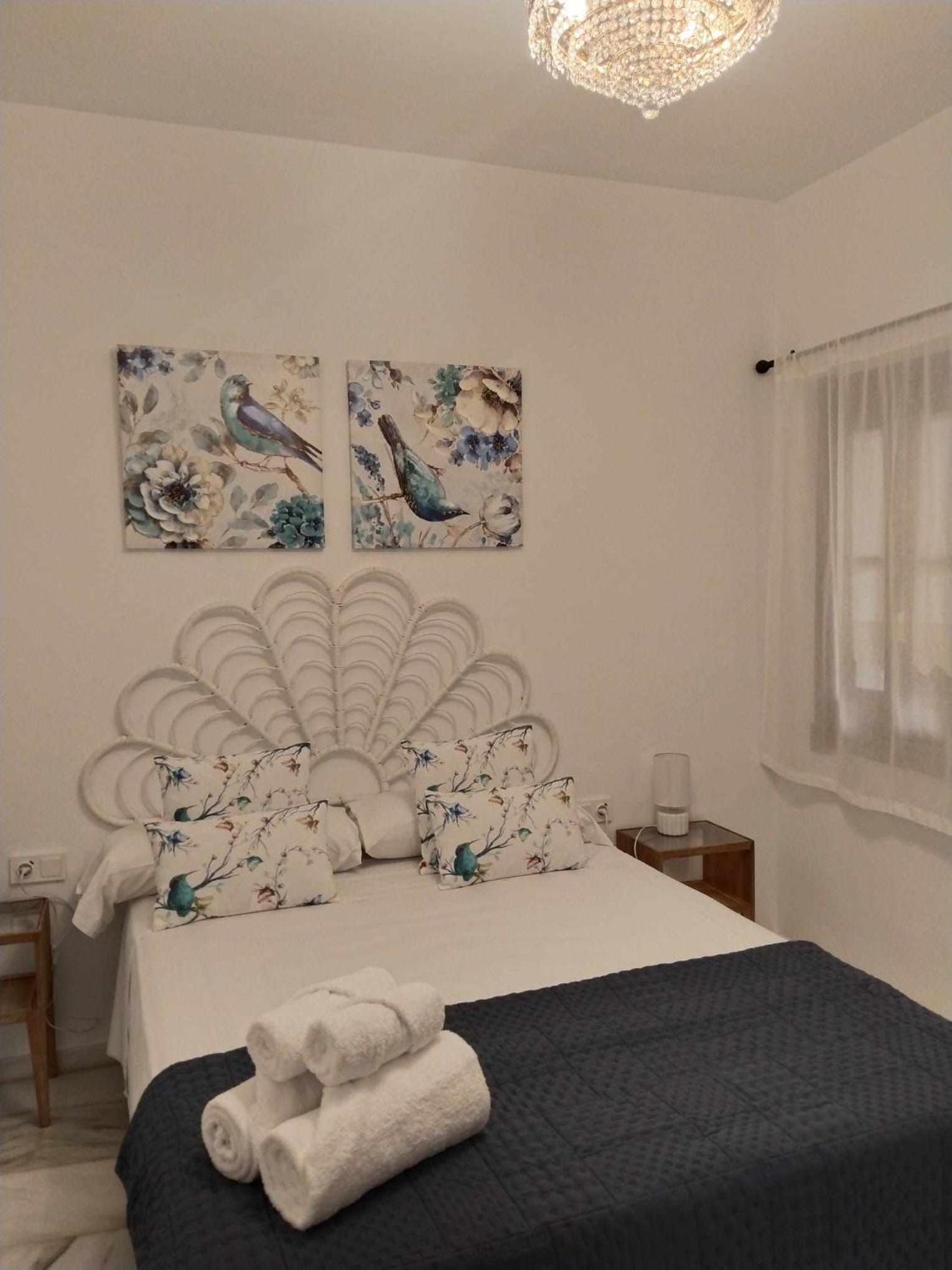 Double Room with Private Bathroom - Photo 17