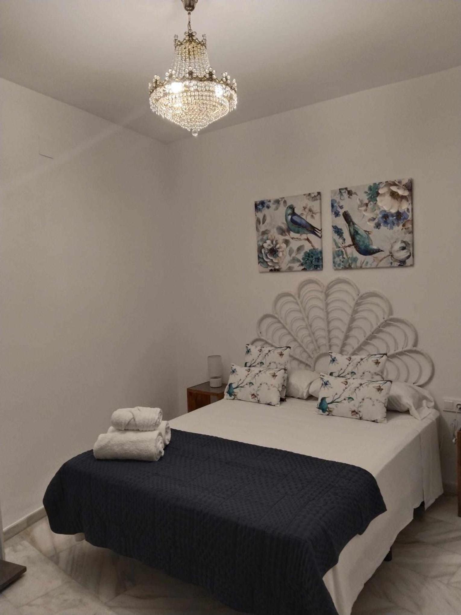 Double Room with Private Bathroom - Photo 3