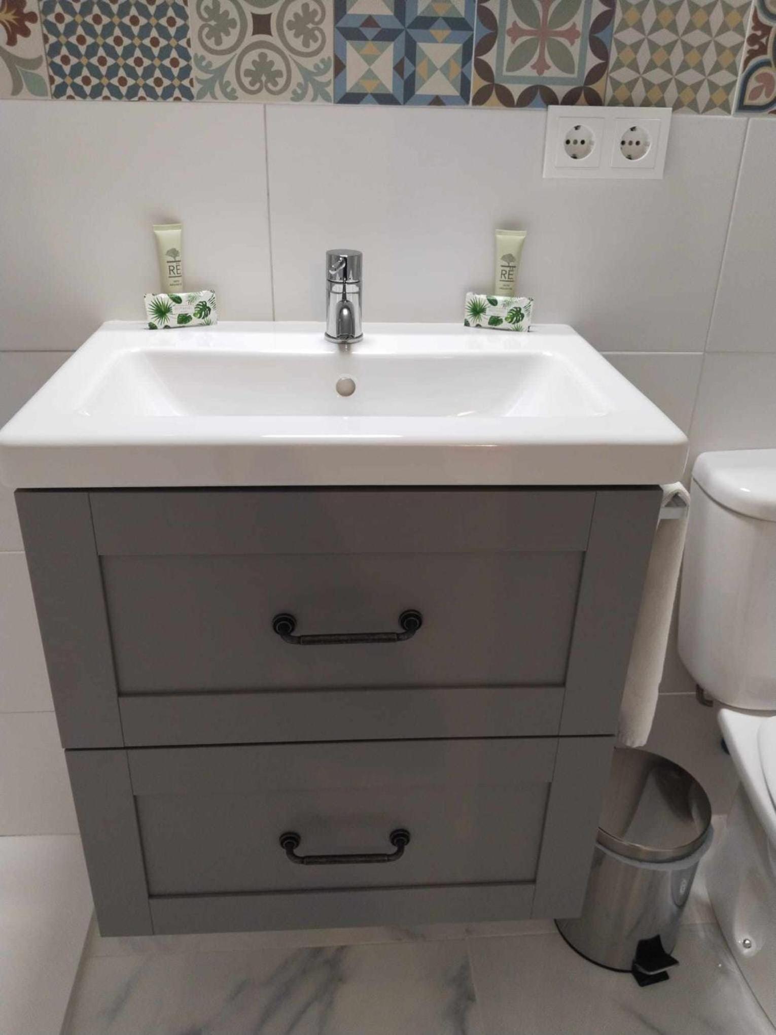 Double Room with Private Bathroom - Photo 5