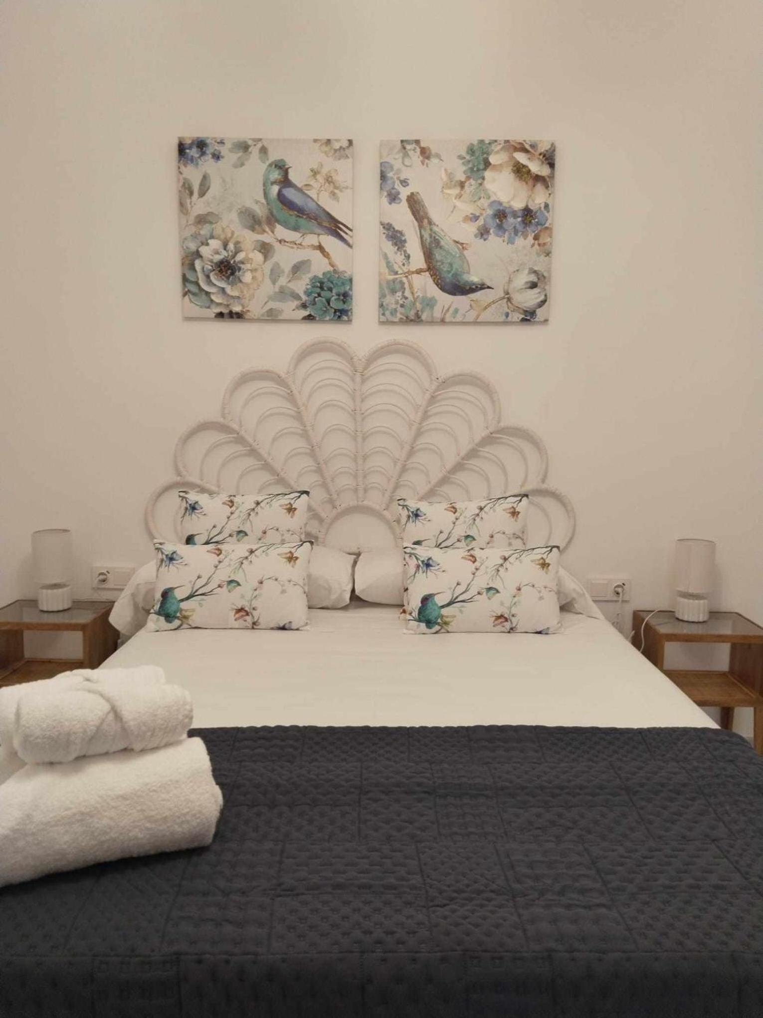 Double Room with Private Bathroom - Photo 8