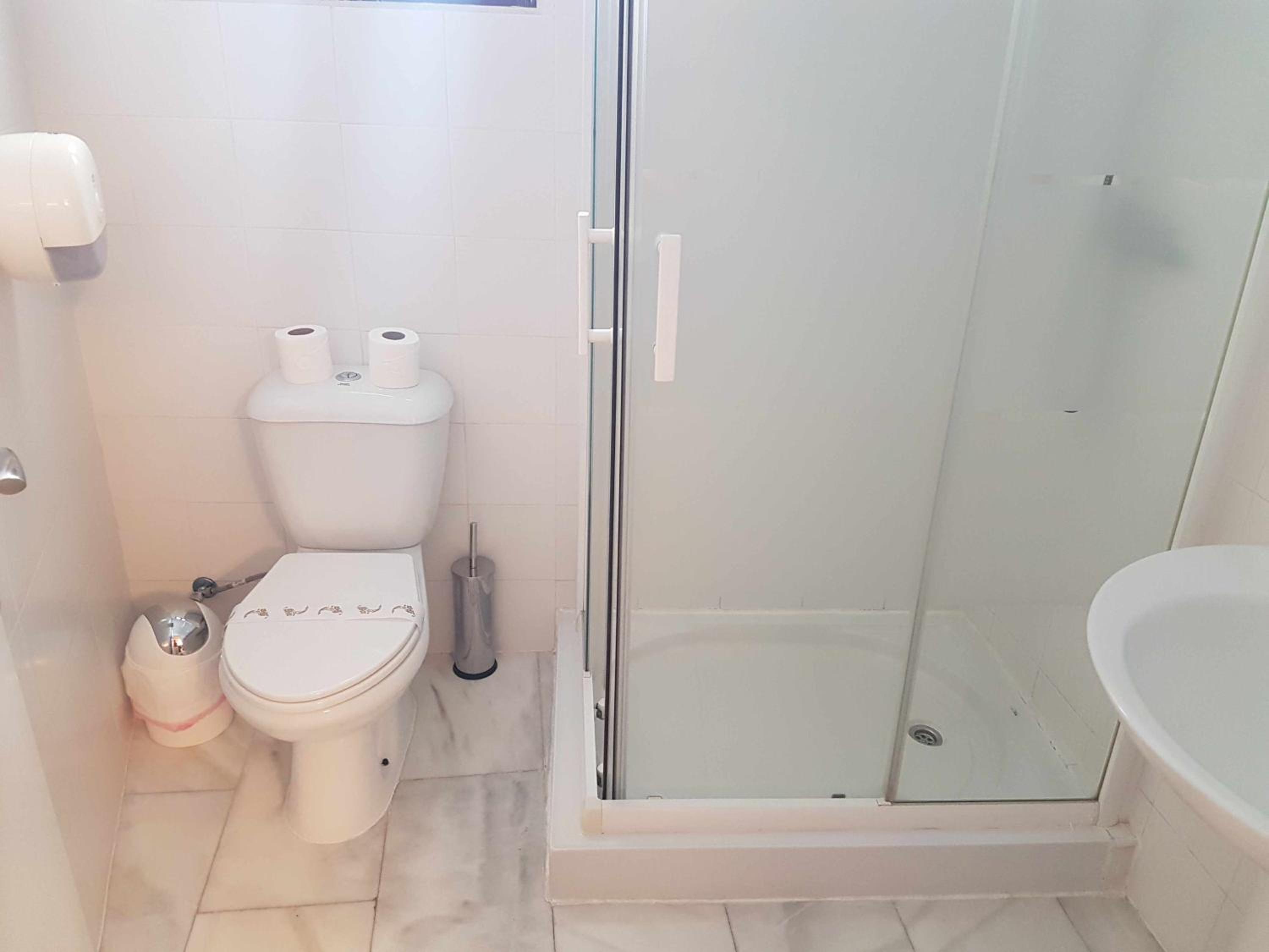 Double Room - Photo 6